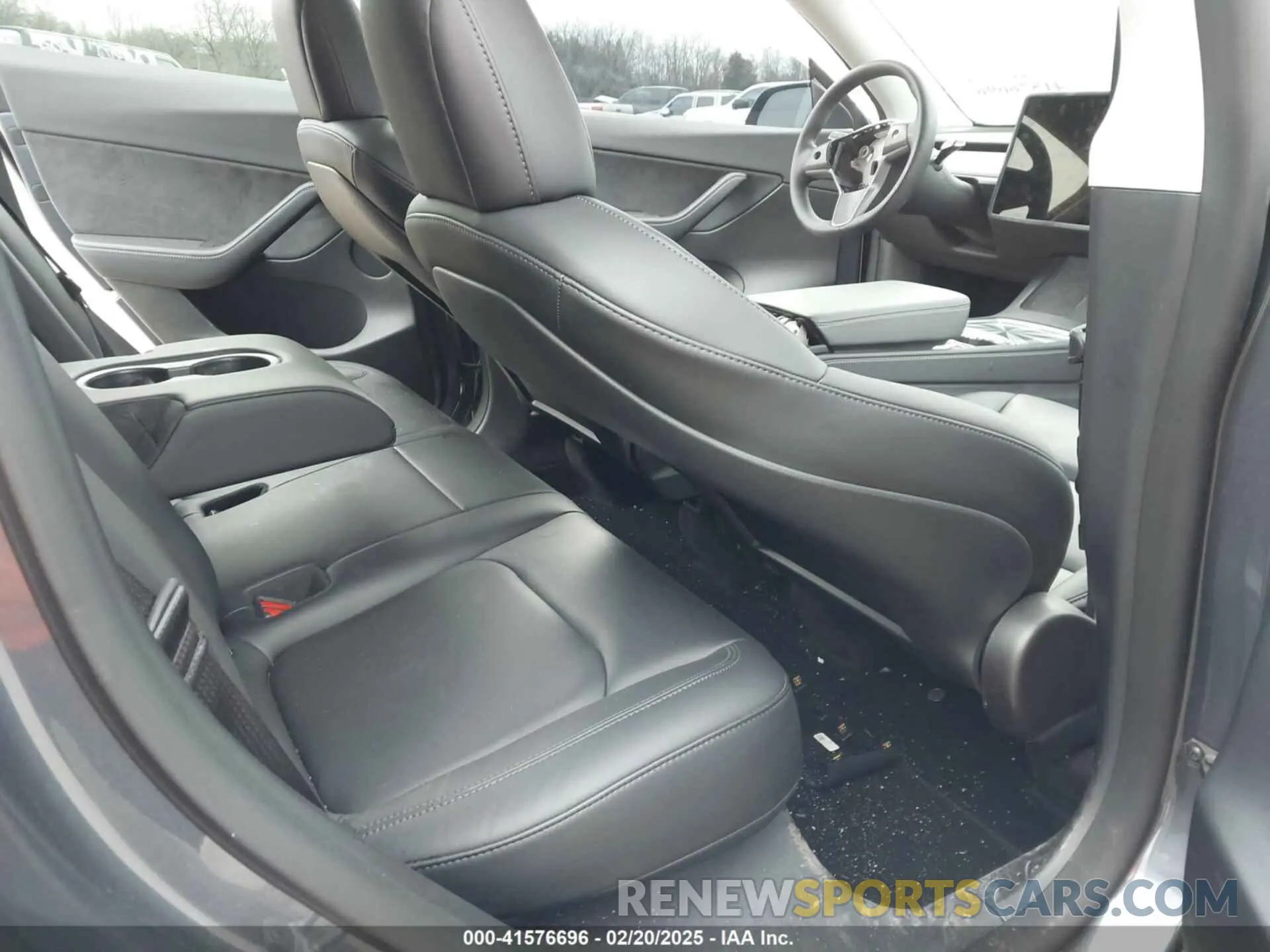 8 Photograph of a damaged car 7SAYGDEFXNF444386 TESLA MODEL Y 2022