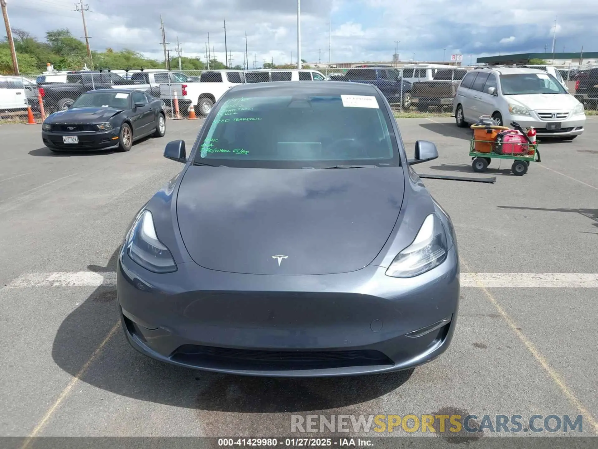 13 Photograph of a damaged car 7SAYGDEFXNF452231 TESLA MODEL Y 2022