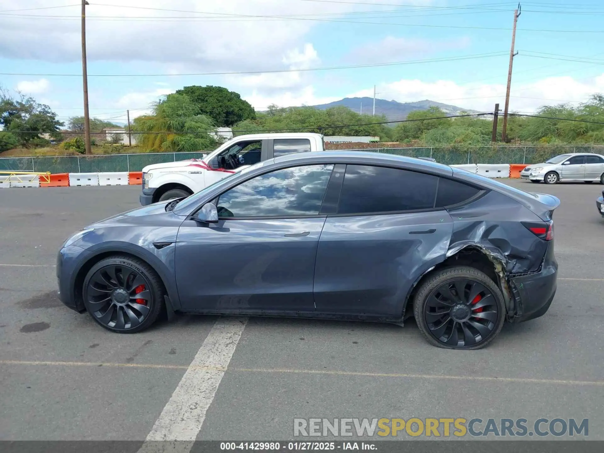 15 Photograph of a damaged car 7SAYGDEFXNF452231 TESLA MODEL Y 2022
