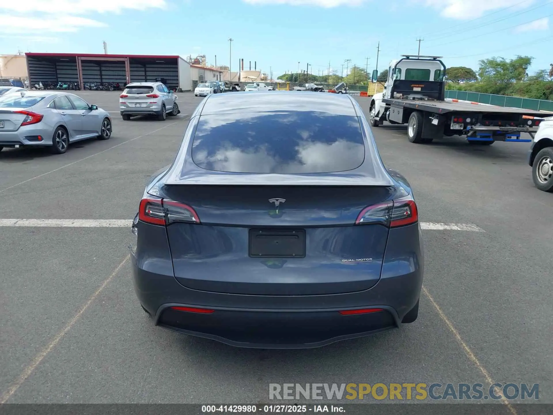 17 Photograph of a damaged car 7SAYGDEFXNF452231 TESLA MODEL Y 2022