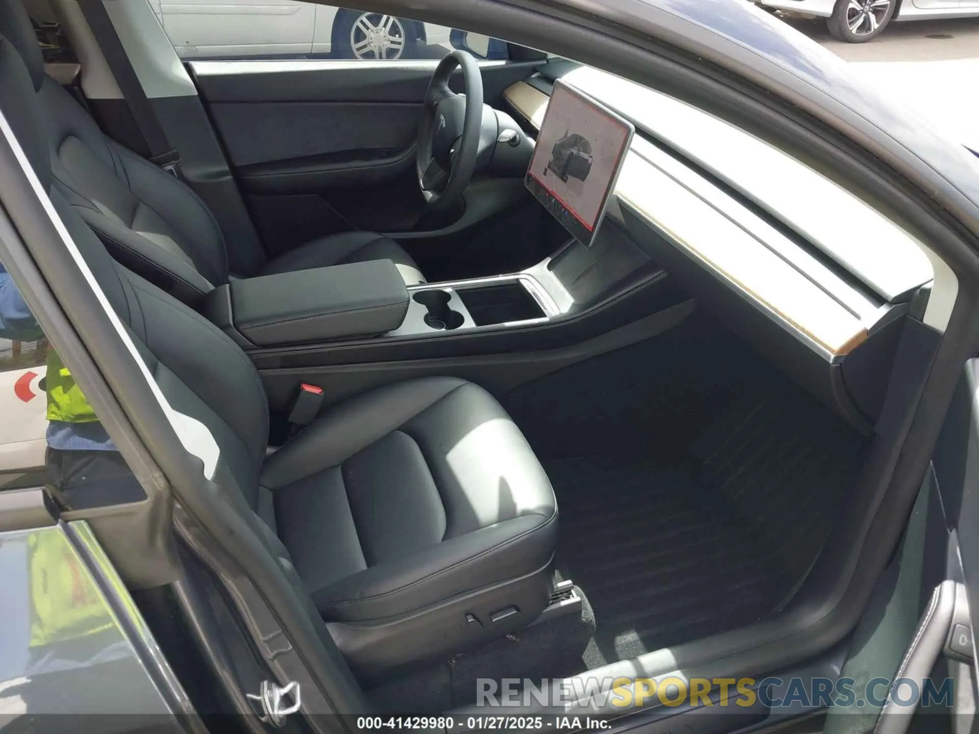 5 Photograph of a damaged car 7SAYGDEFXNF452231 TESLA MODEL Y 2022