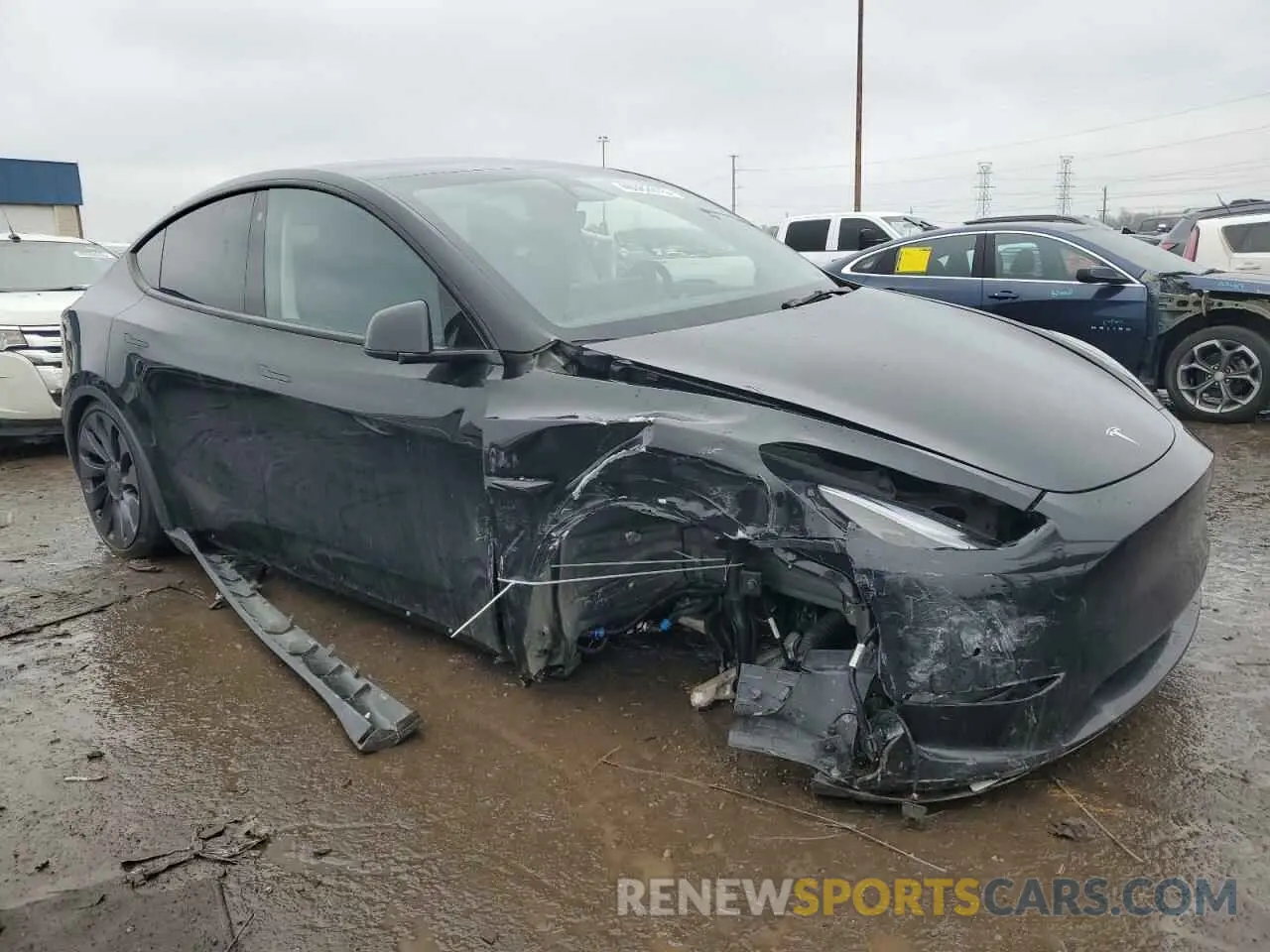 4 Photograph of a damaged car 7SAYGDEFXNF452388 TESLA MODEL Y 2022