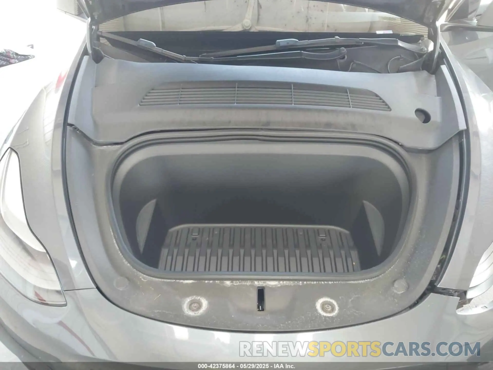 10 Photograph of a damaged car 7SAYGDEFXNF460460 TESLA MODEL Y 2022