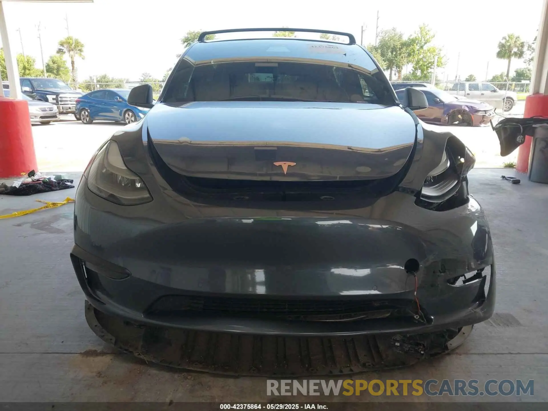 11 Photograph of a damaged car 7SAYGDEFXNF460460 TESLA MODEL Y 2022