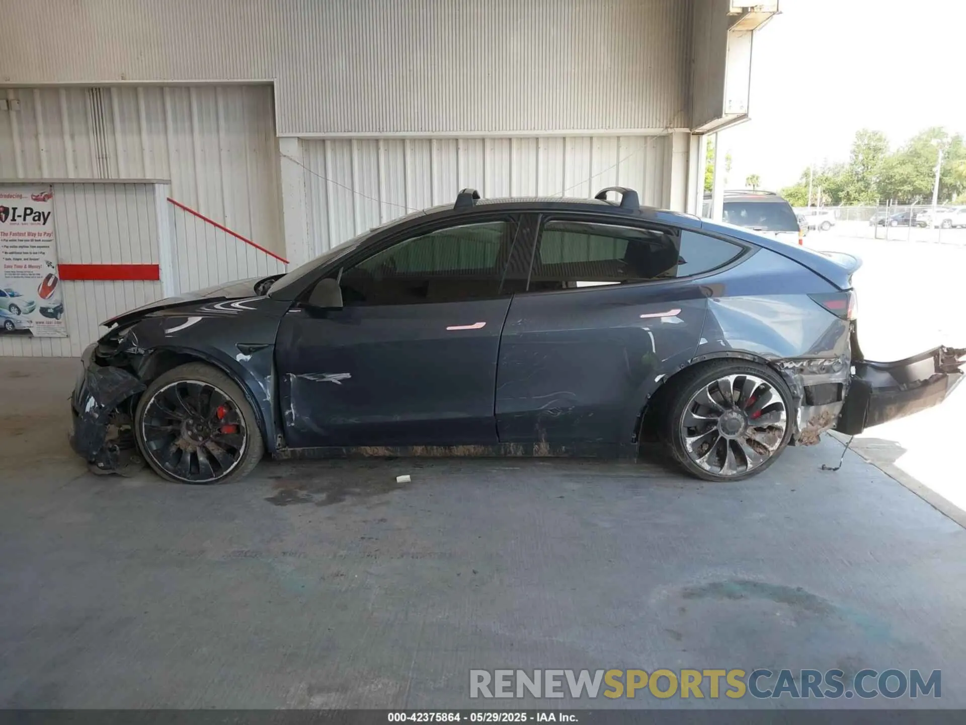 13 Photograph of a damaged car 7SAYGDEFXNF460460 TESLA MODEL Y 2022