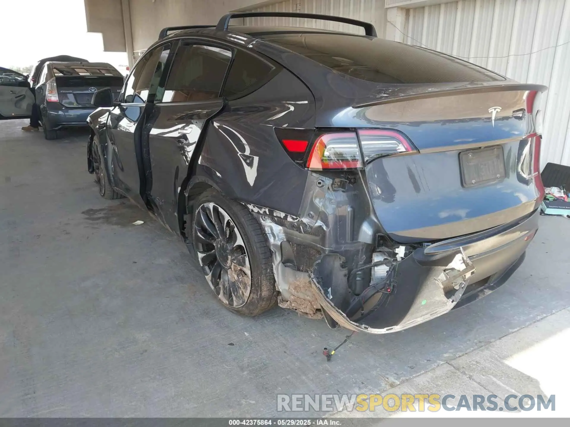 3 Photograph of a damaged car 7SAYGDEFXNF460460 TESLA MODEL Y 2022