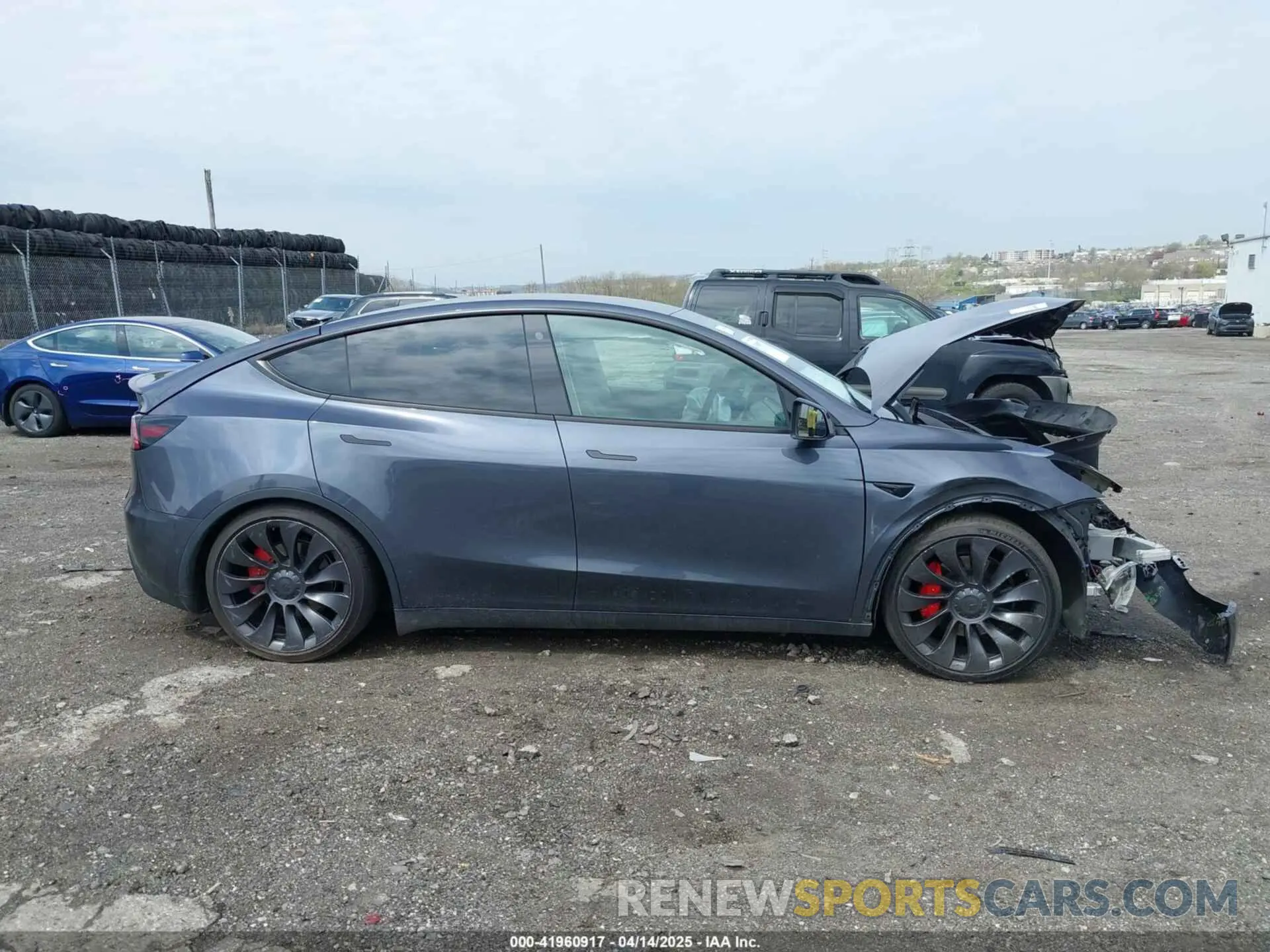 13 Photograph of a damaged car 7SAYGDEFXNF462693 TESLA MODEL Y 2022