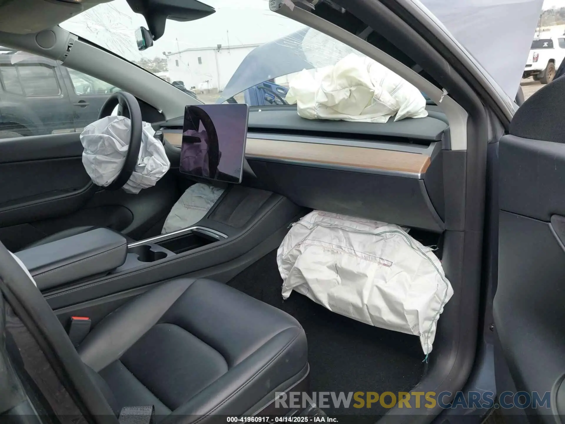 5 Photograph of a damaged car 7SAYGDEFXNF462693 TESLA MODEL Y 2022