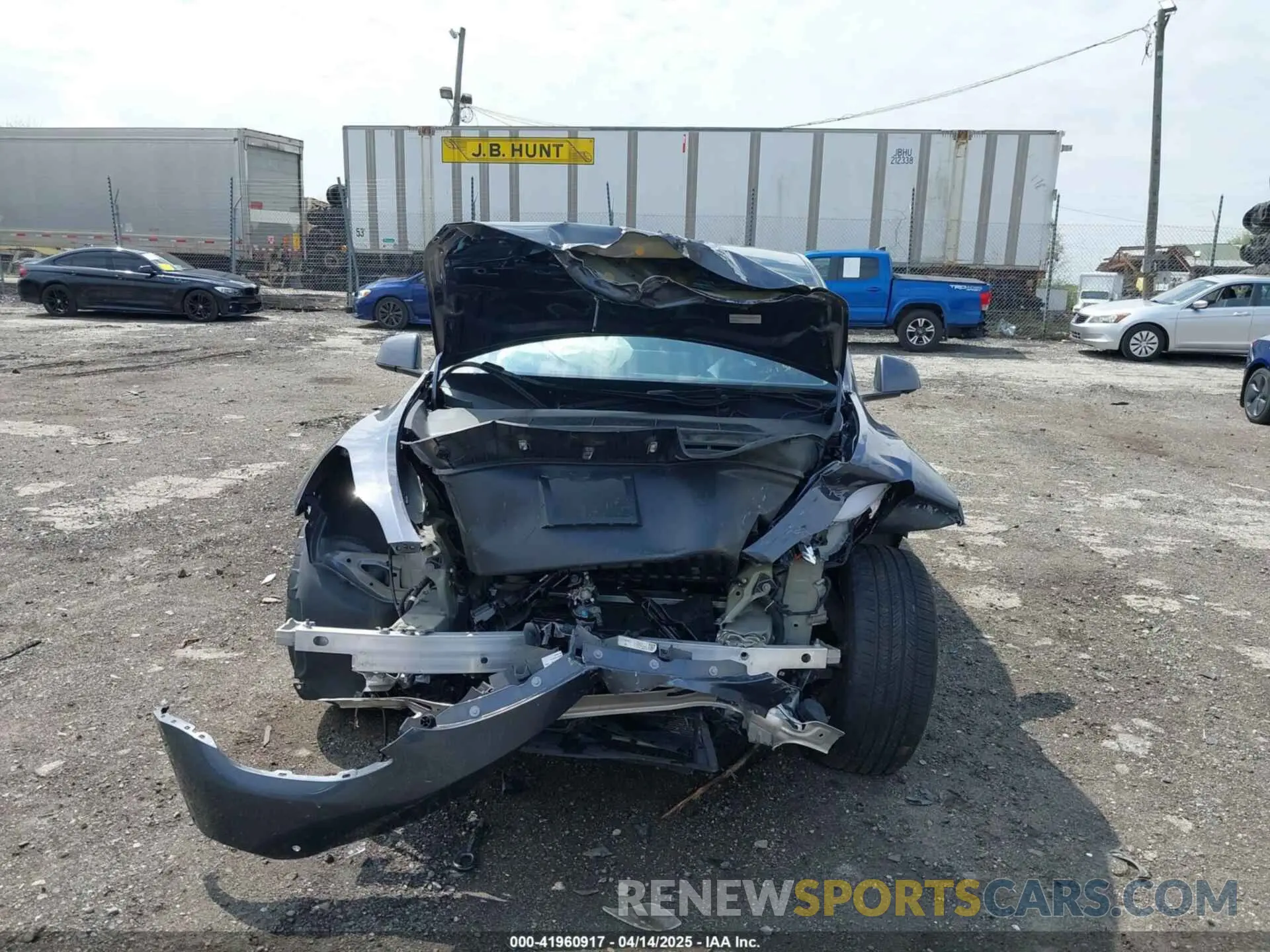 6 Photograph of a damaged car 7SAYGDEFXNF462693 TESLA MODEL Y 2022