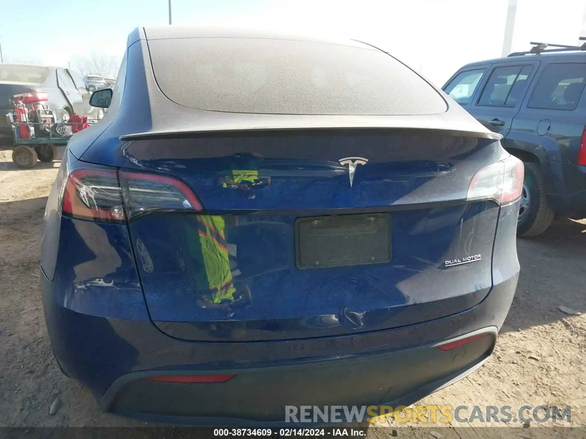 17 Photograph of a damaged car 7SAYGDEFXNF462760 TESLA MODEL Y 2022