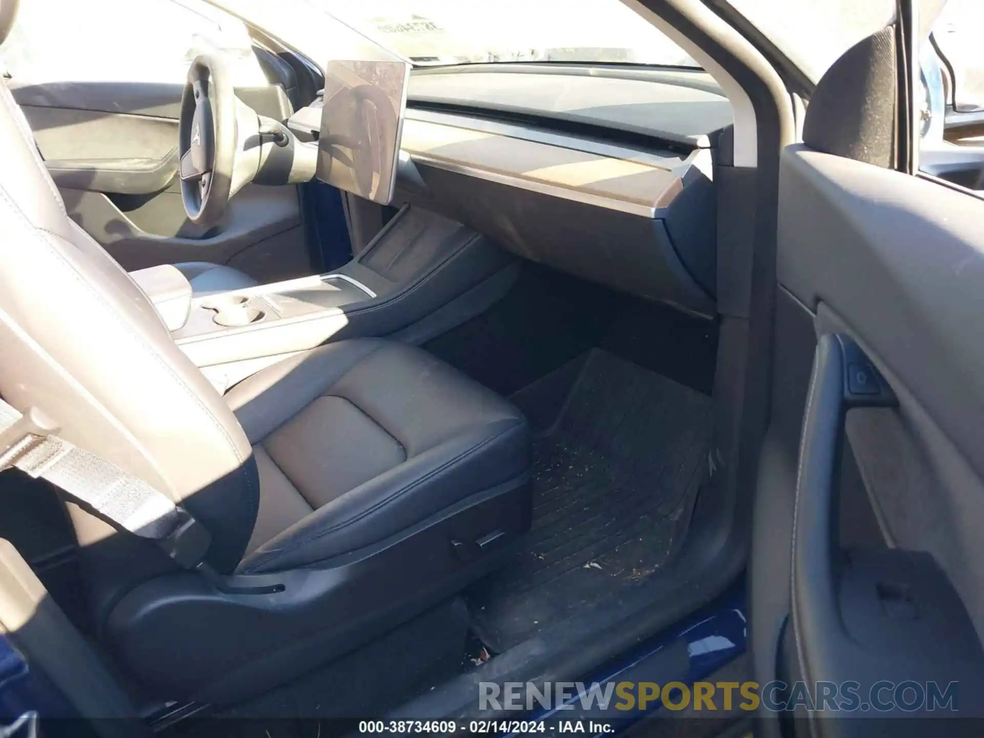 5 Photograph of a damaged car 7SAYGDEFXNF462760 TESLA MODEL Y 2022