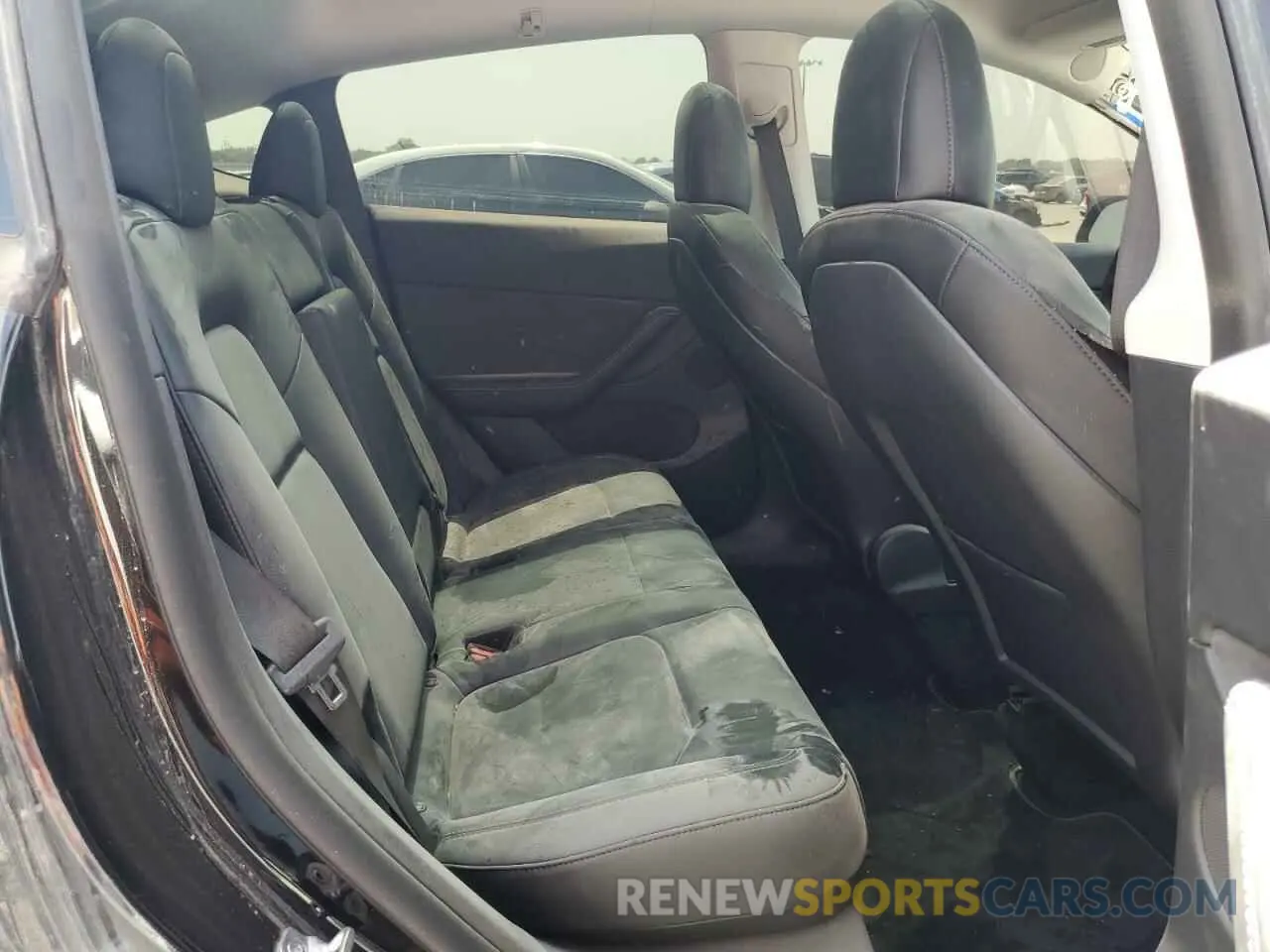 10 Photograph of a damaged car 7SAYGDEFXNF467389 TESLA MODEL Y 2022