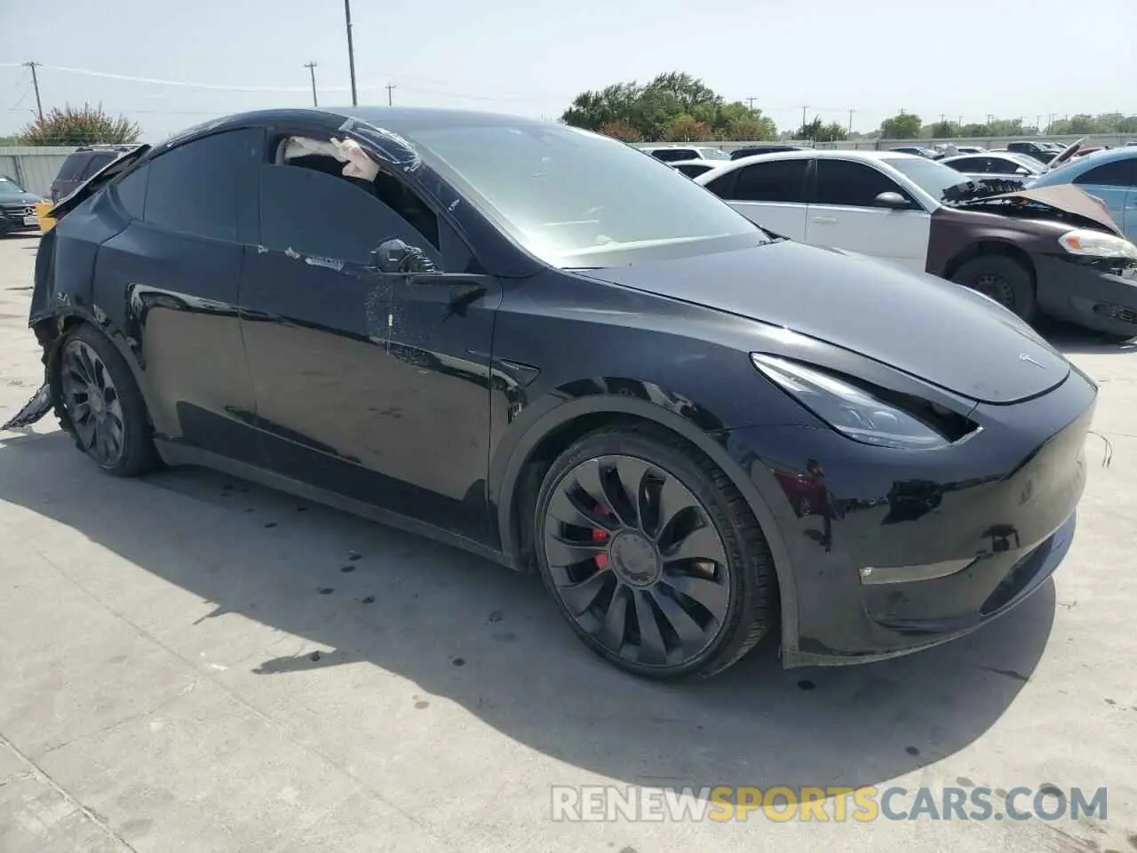 4 Photograph of a damaged car 7SAYGDEFXNF467389 TESLA MODEL Y 2022