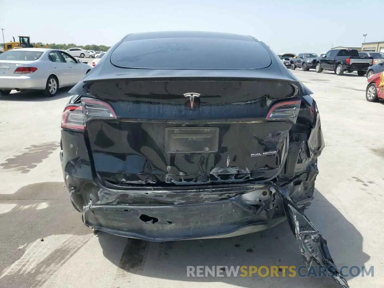 6 Photograph of a damaged car 7SAYGDEFXNF467389 TESLA MODEL Y 2022