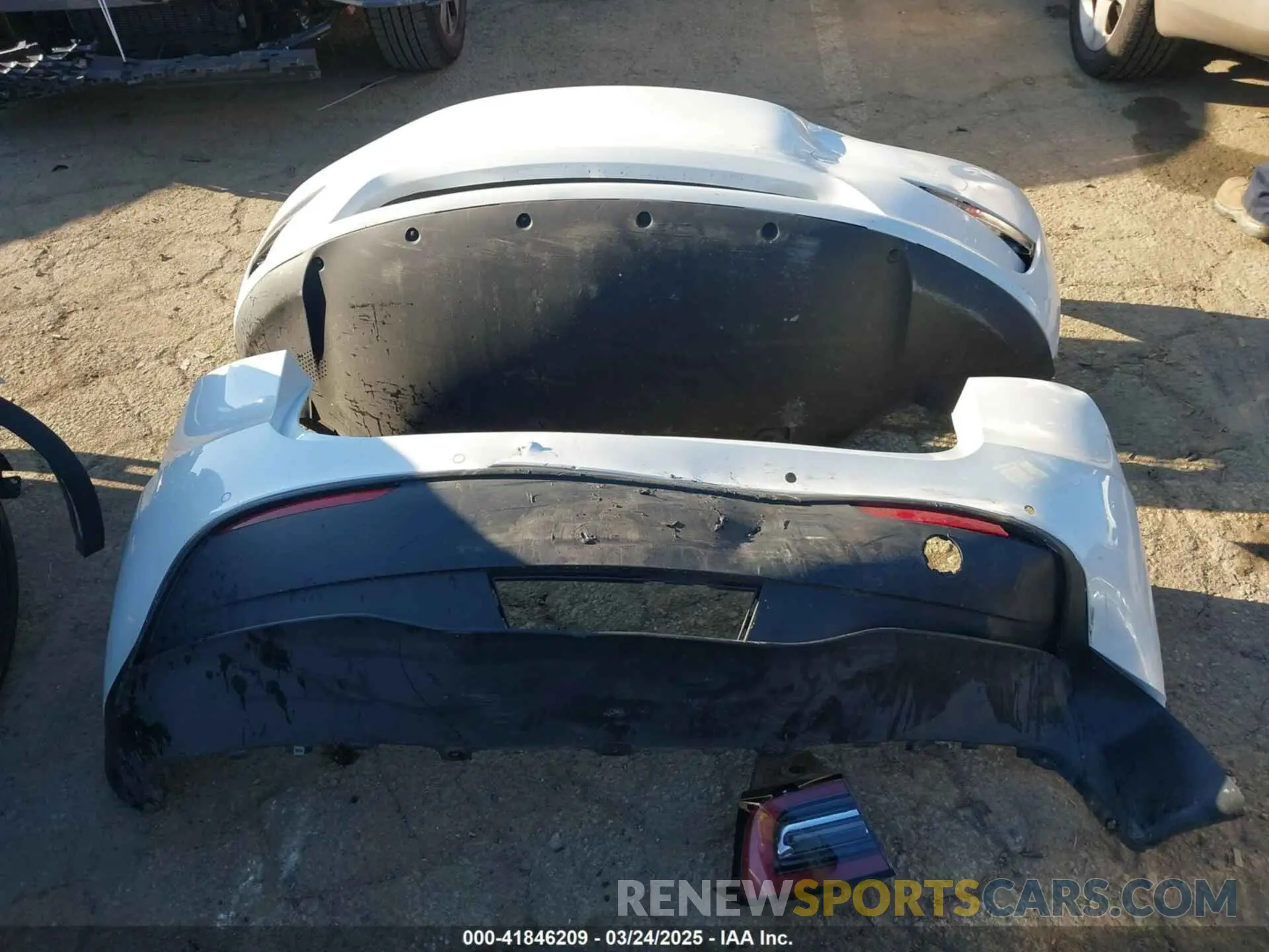 12 Photograph of a damaged car 7SAYGDEFXNF488274 TESLA MODEL Y 2022