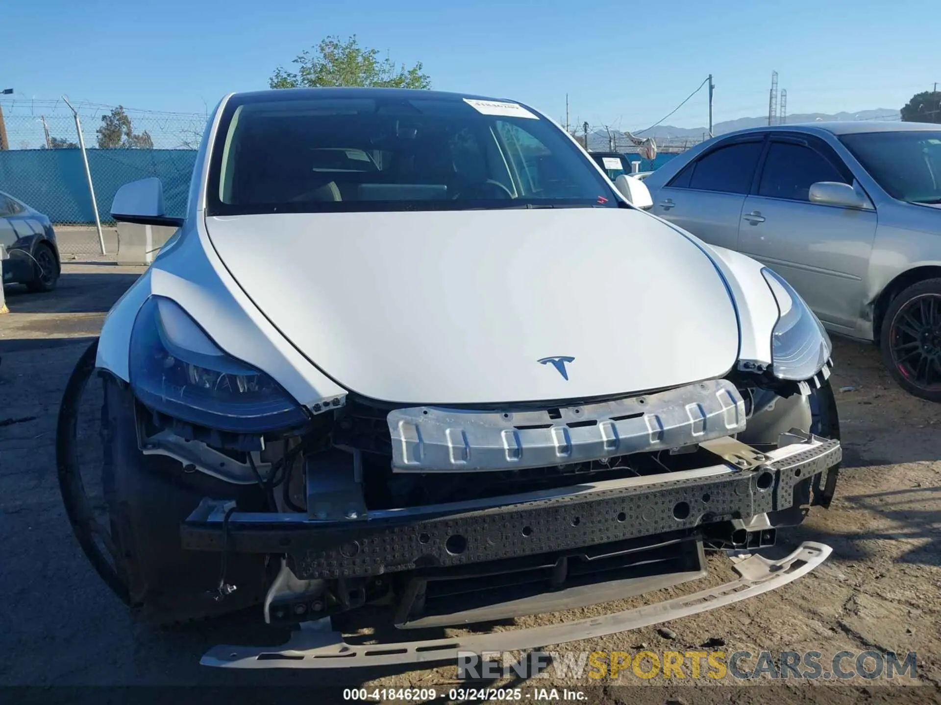 13 Photograph of a damaged car 7SAYGDEFXNF488274 TESLA MODEL Y 2022