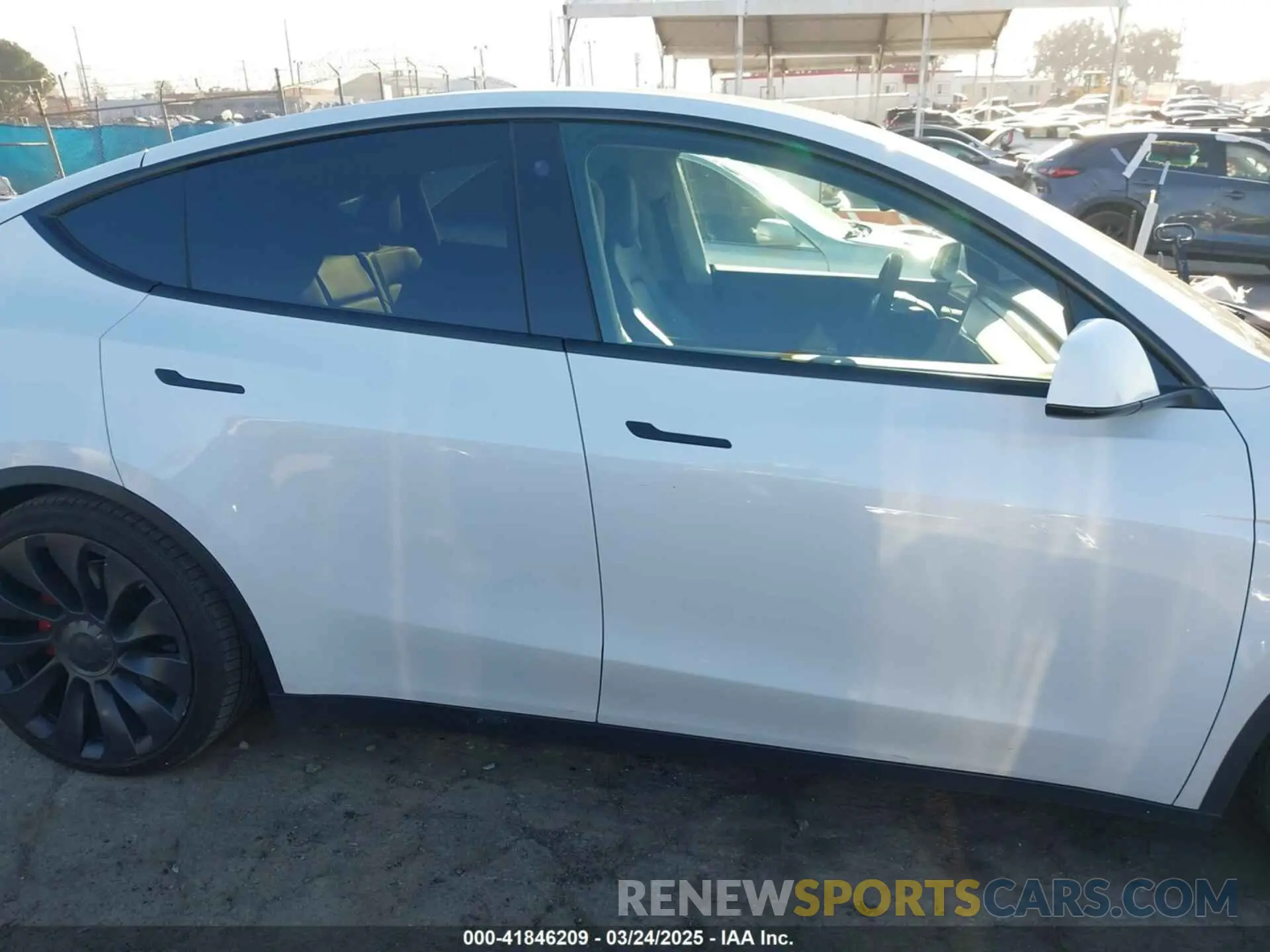 14 Photograph of a damaged car 7SAYGDEFXNF488274 TESLA MODEL Y 2022