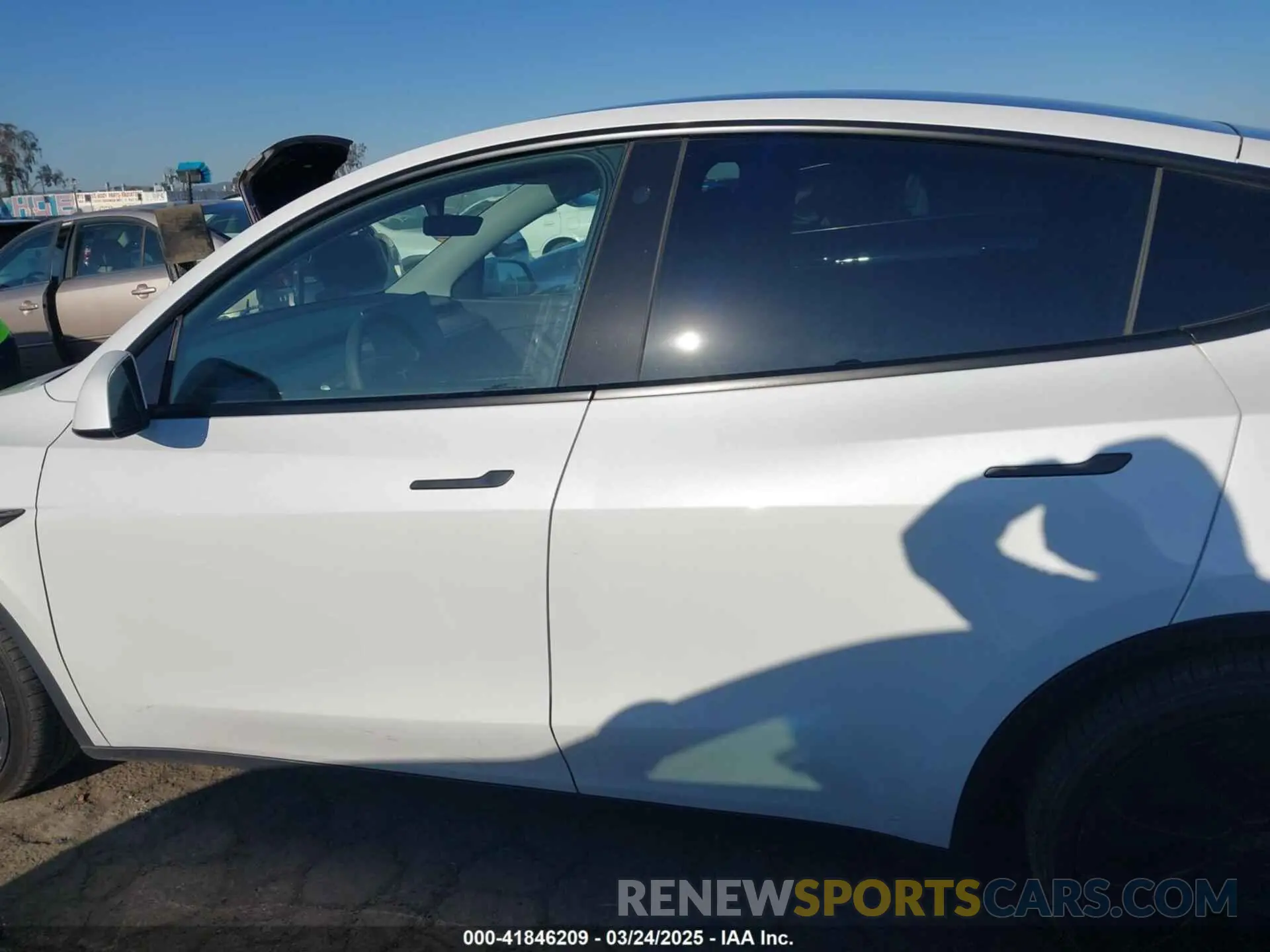 15 Photograph of a damaged car 7SAYGDEFXNF488274 TESLA MODEL Y 2022