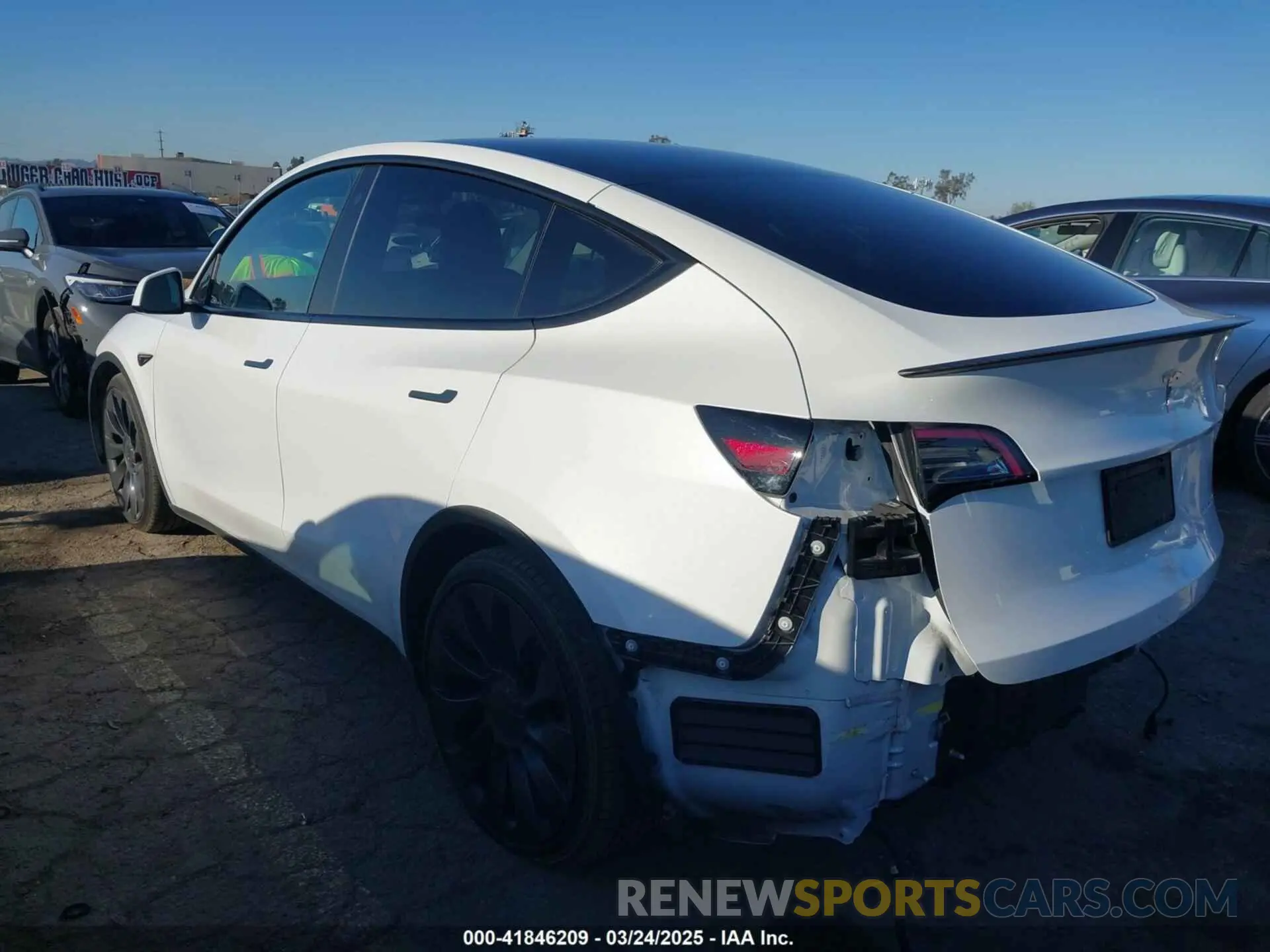 3 Photograph of a damaged car 7SAYGDEFXNF488274 TESLA MODEL Y 2022
