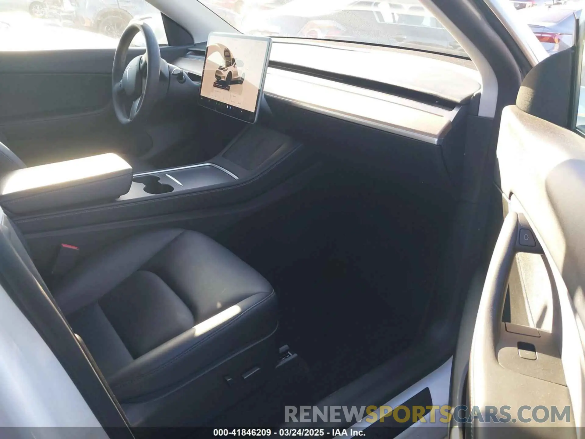 5 Photograph of a damaged car 7SAYGDEFXNF488274 TESLA MODEL Y 2022