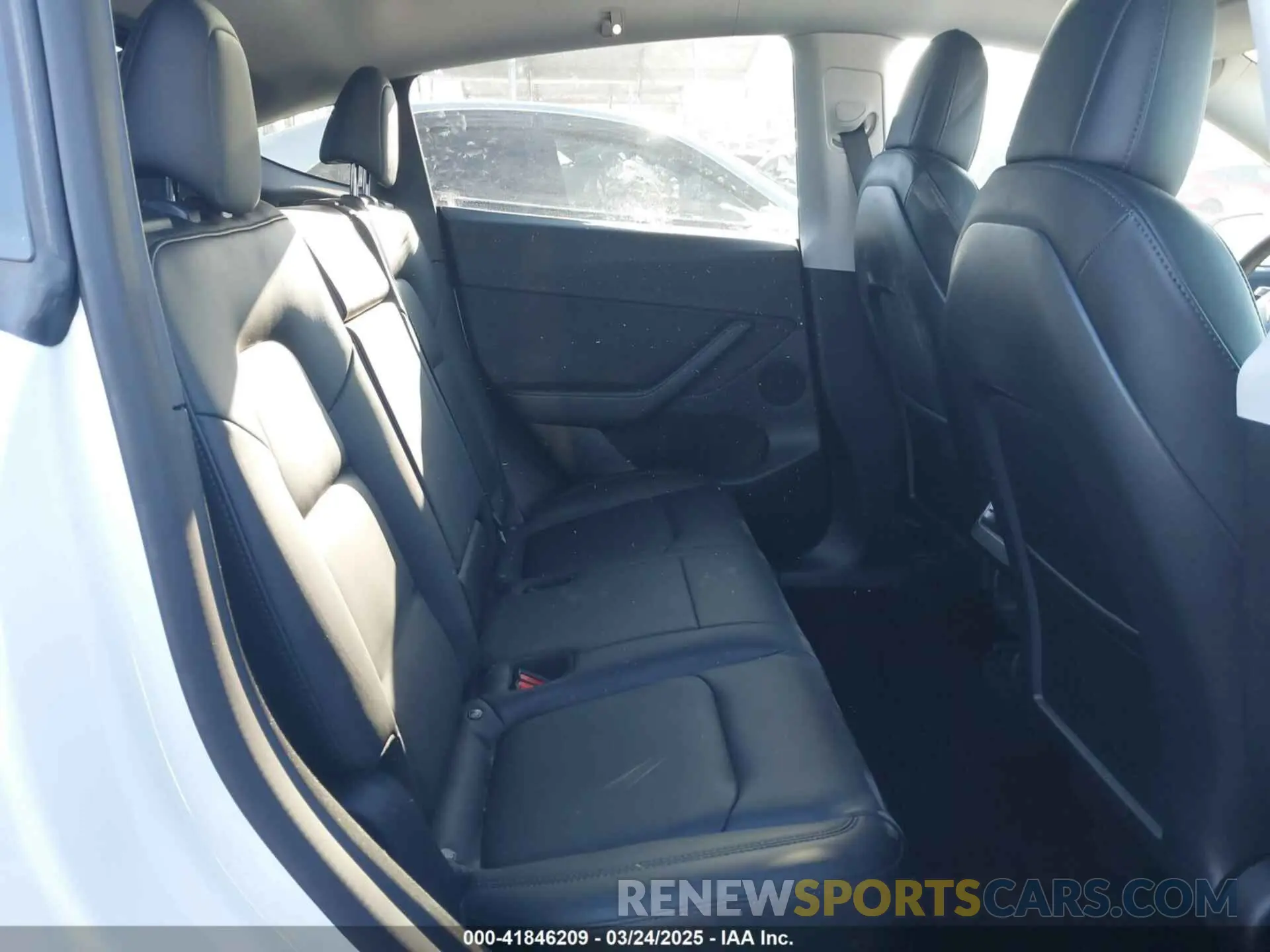 8 Photograph of a damaged car 7SAYGDEFXNF488274 TESLA MODEL Y 2022