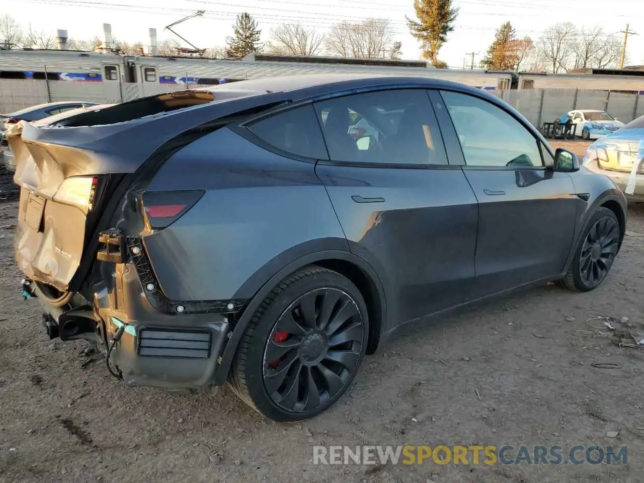 3 Photograph of a damaged car 7SAYGDEFXNF495306 TESLA MODEL Y 2022