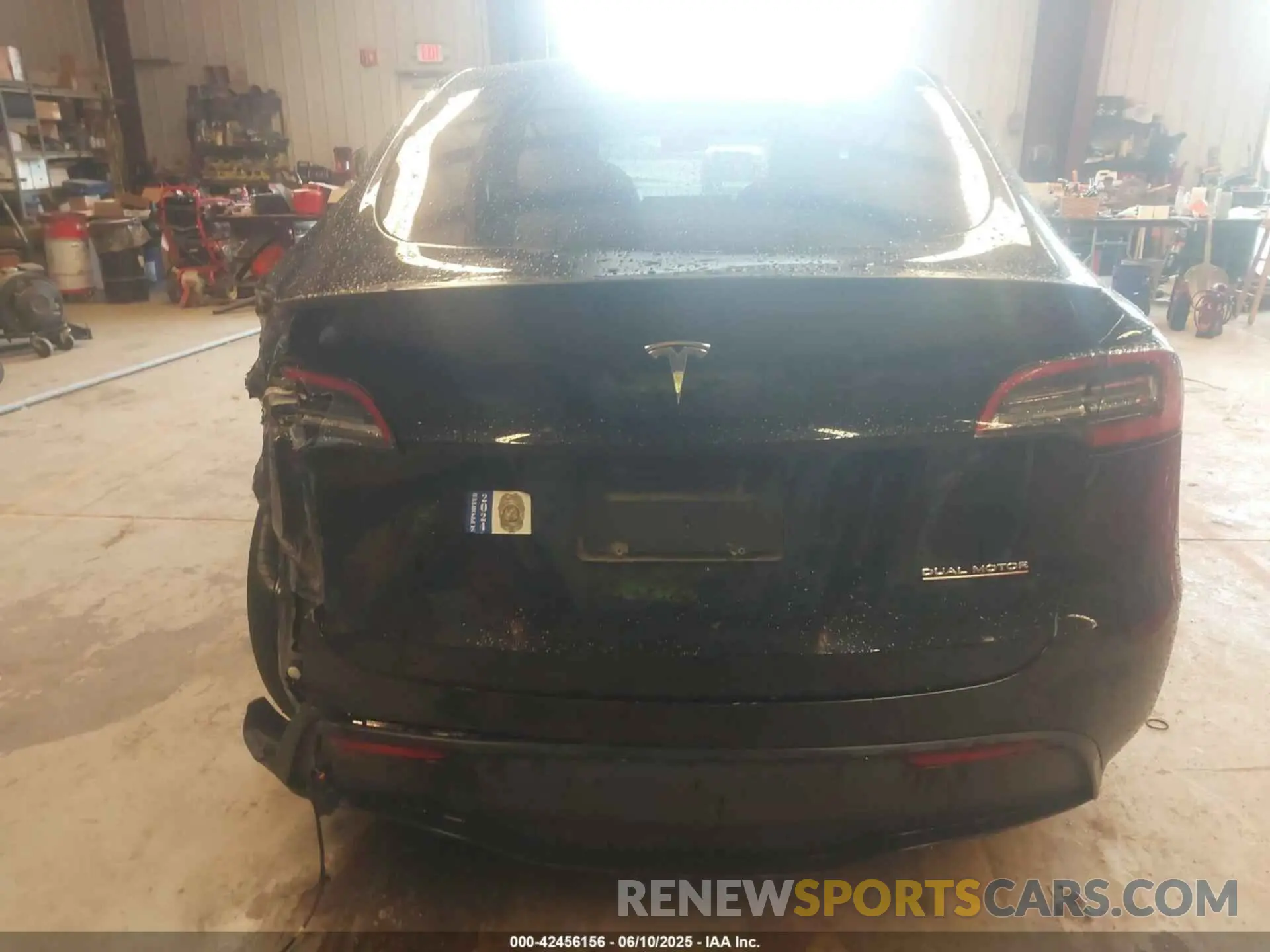 16 Photograph of a damaged car 7SAYGDEFXNF505493 TESLA MODEL Y 2022