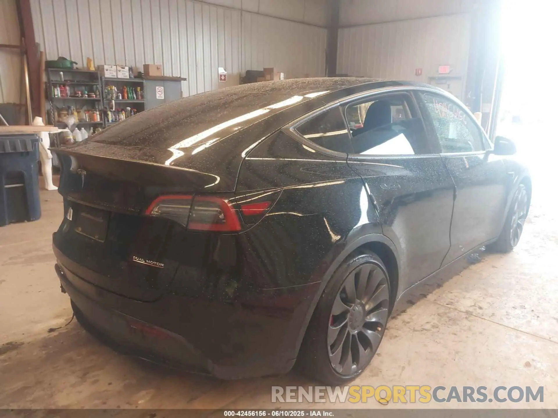 4 Photograph of a damaged car 7SAYGDEFXNF505493 TESLA MODEL Y 2022