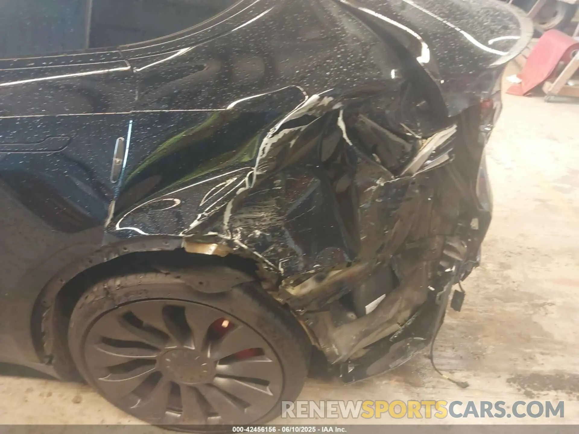 6 Photograph of a damaged car 7SAYGDEFXNF505493 TESLA MODEL Y 2022