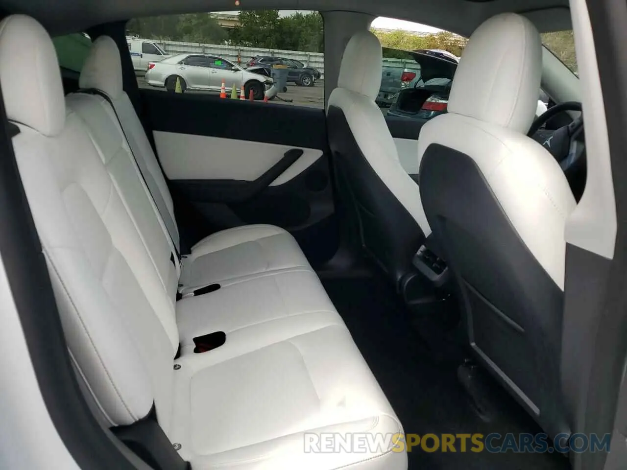 11 Photograph of a damaged car 7SAYGDEFXNF510418 TESLA MODEL Y 2022