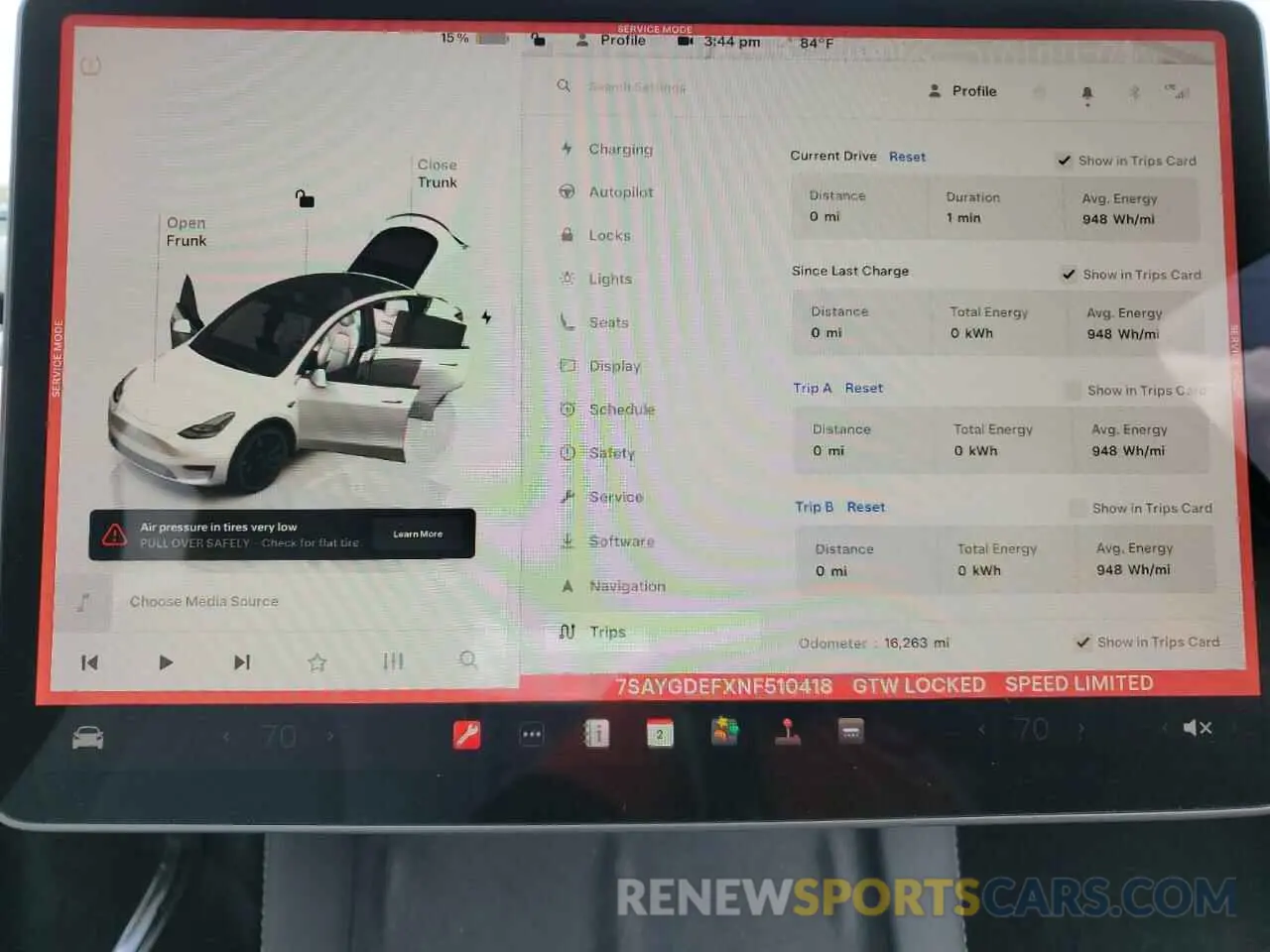 9 Photograph of a damaged car 7SAYGDEFXNF510418 TESLA MODEL Y 2022