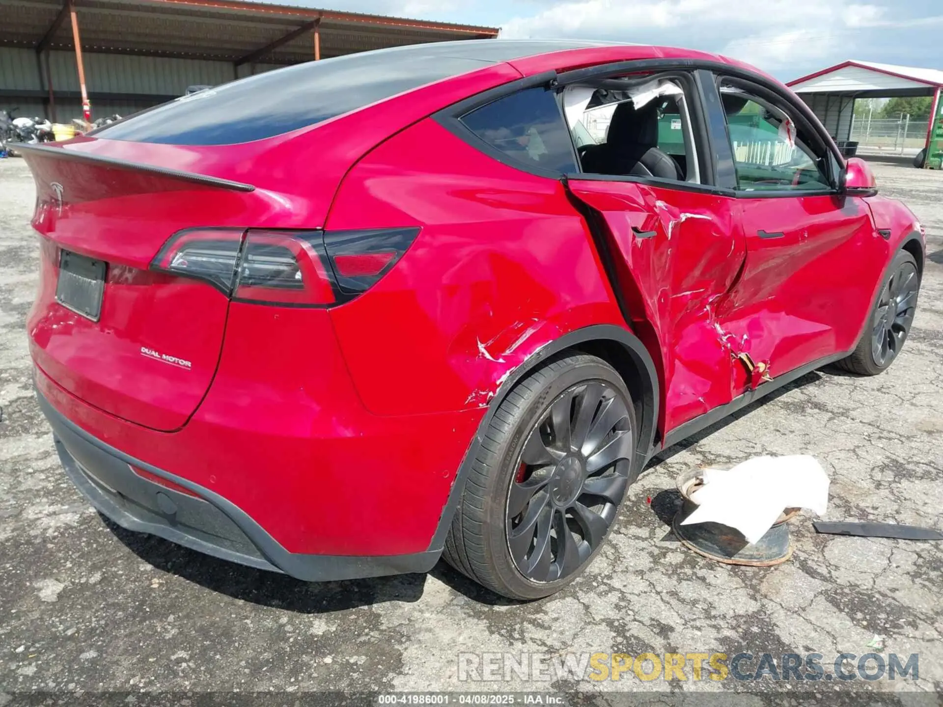 4 Photograph of a damaged car 7SAYGDEFXNF513951 TESLA MODEL Y 2022