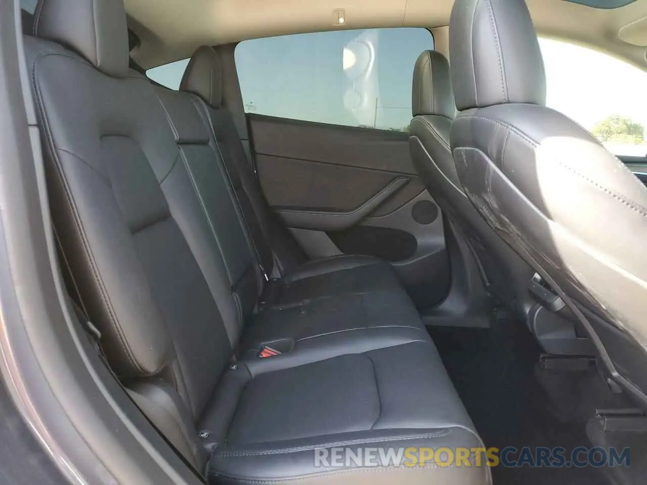 10 Photograph of a damaged car 7SAYGDEFXNF521502 TESLA MODEL Y 2022
