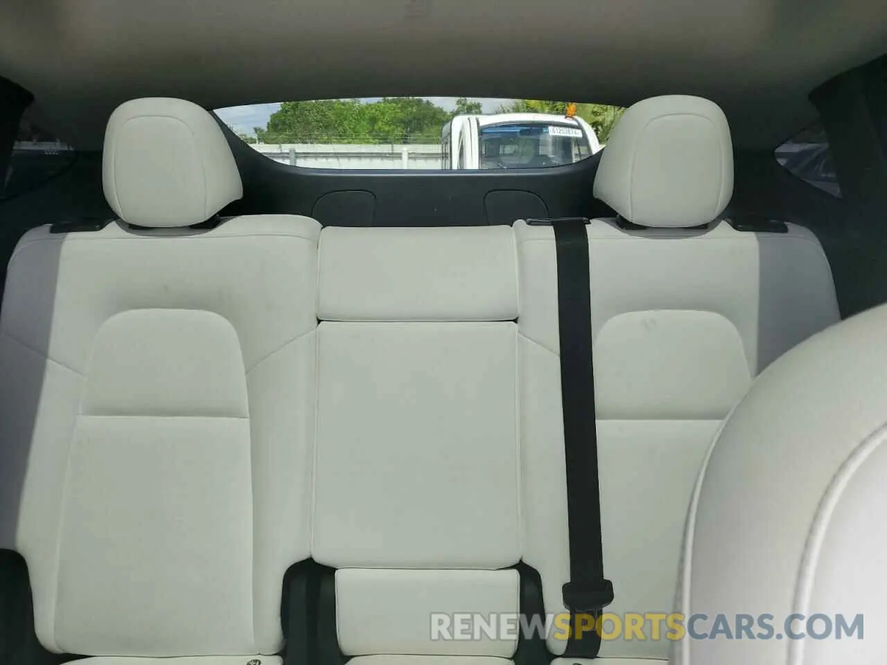 10 Photograph of a damaged car 7SAYGDEFXNF531060 TESLA MODEL Y 2022