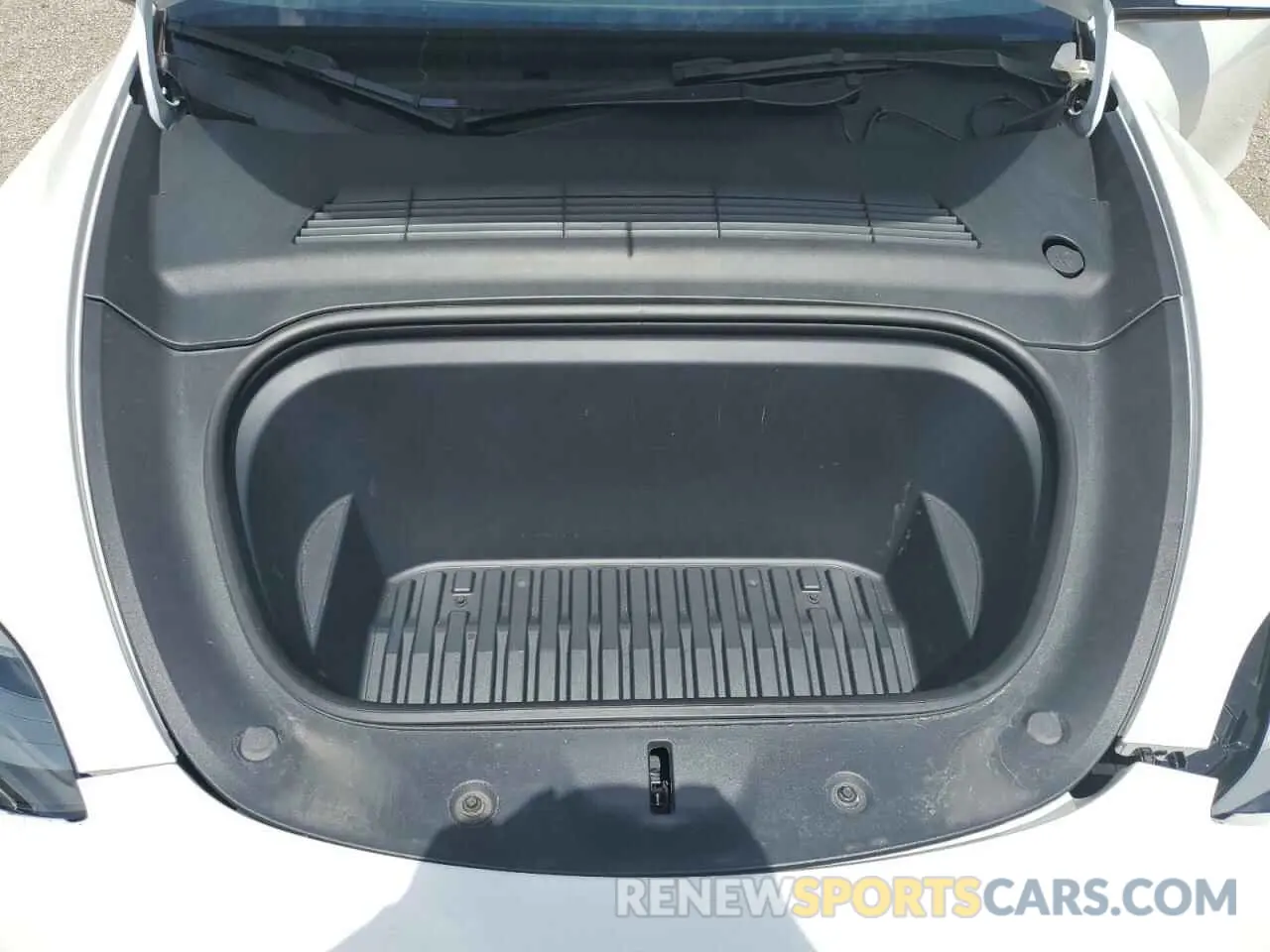 12 Photograph of a damaged car 7SAYGDEFXNF531060 TESLA MODEL Y 2022