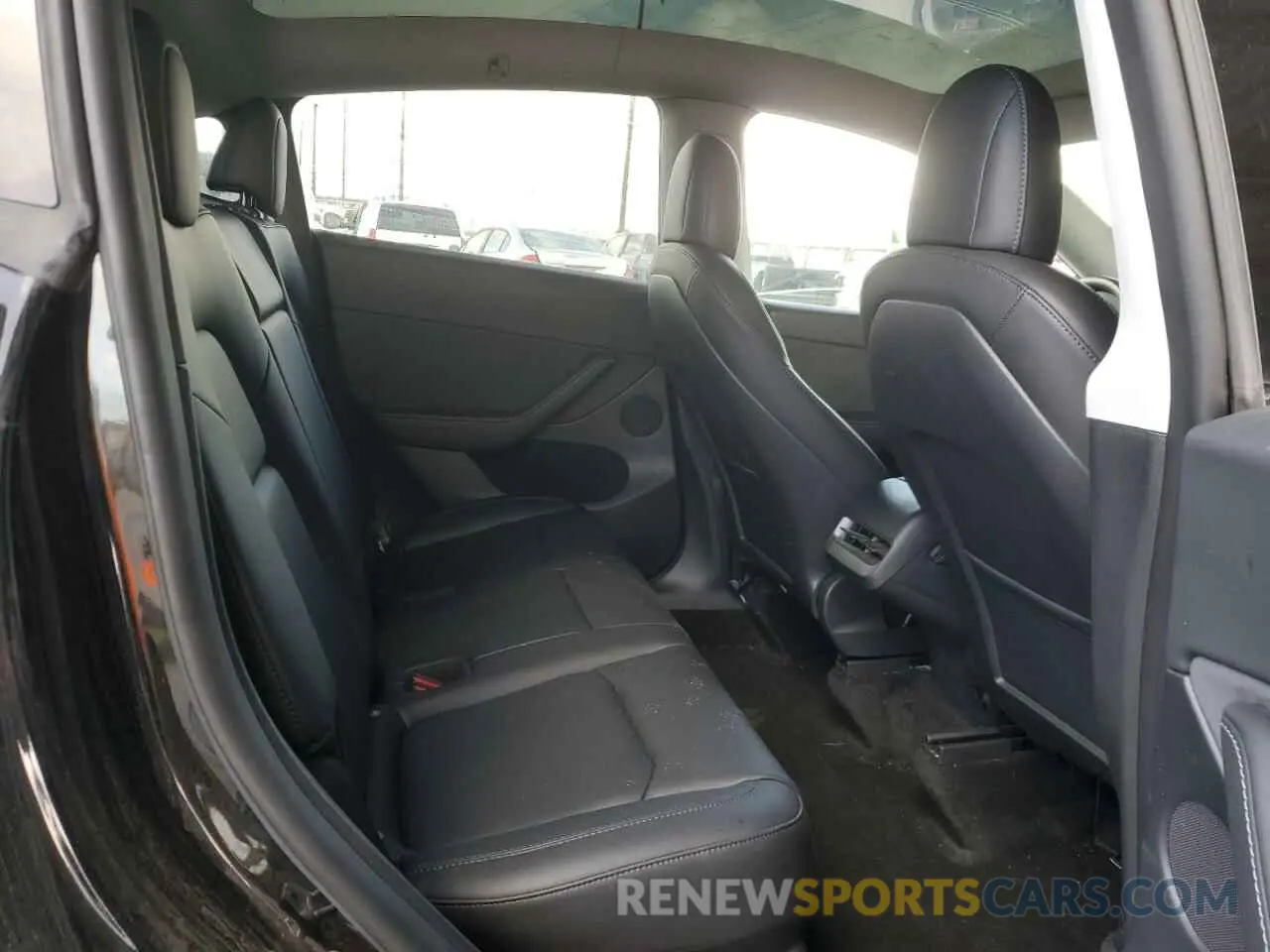 10 Photograph of a damaged car 7SAYGDEFXNF554631 TESLA MODEL Y 2022