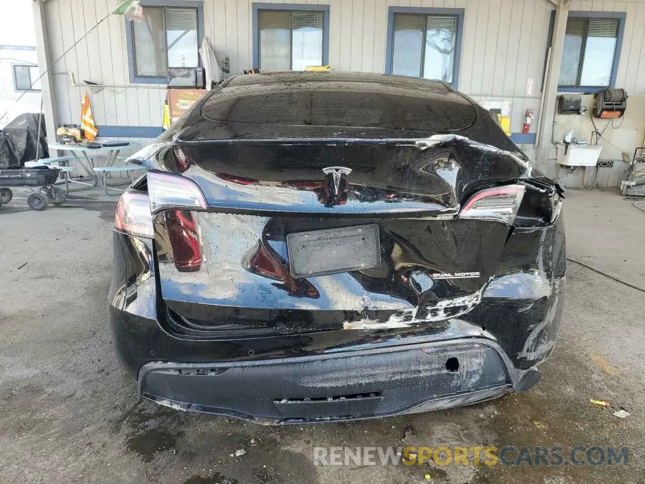 6 Photograph of a damaged car 7SAYGDEFXNF554631 TESLA MODEL Y 2022