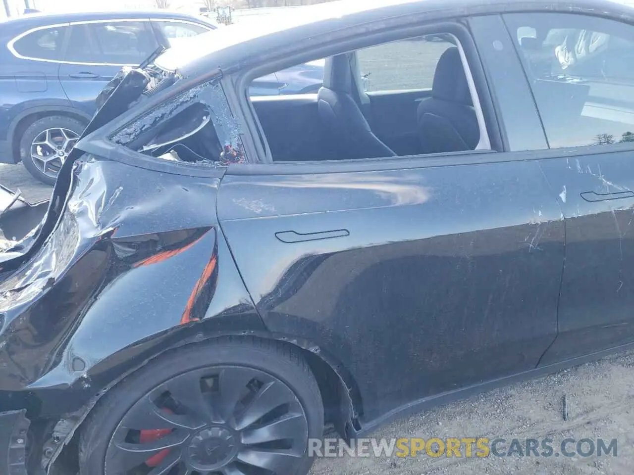 11 Photograph of a damaged car 7SAYGDEFXNF563443 TESLA MODEL Y 2022