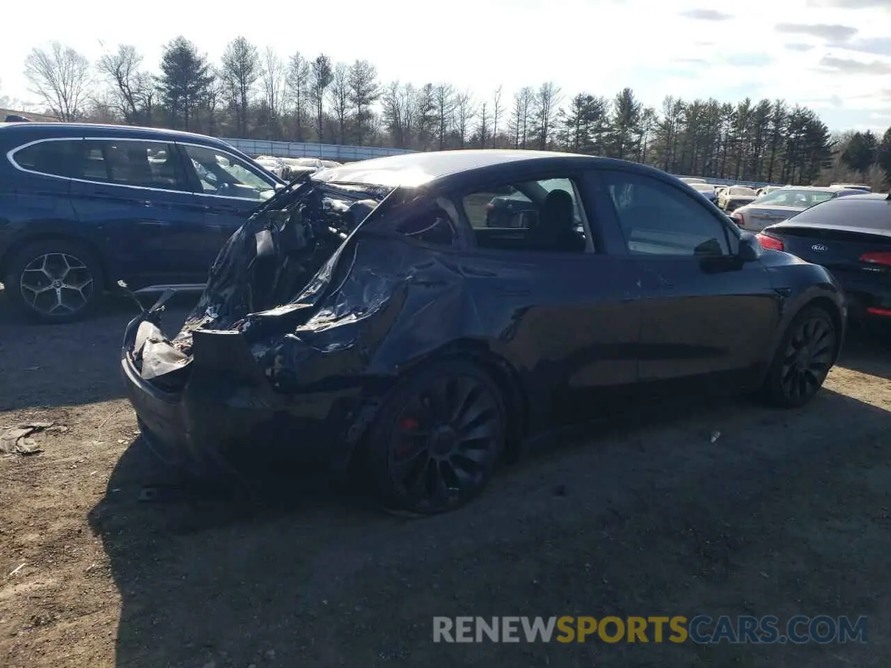 3 Photograph of a damaged car 7SAYGDEFXNF563443 TESLA MODEL Y 2022