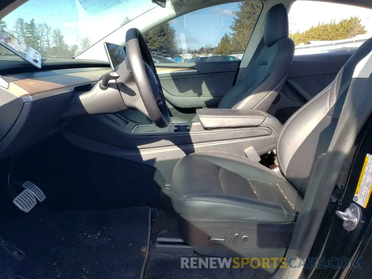 7 Photograph of a damaged car 7SAYGDEFXNF563443 TESLA MODEL Y 2022