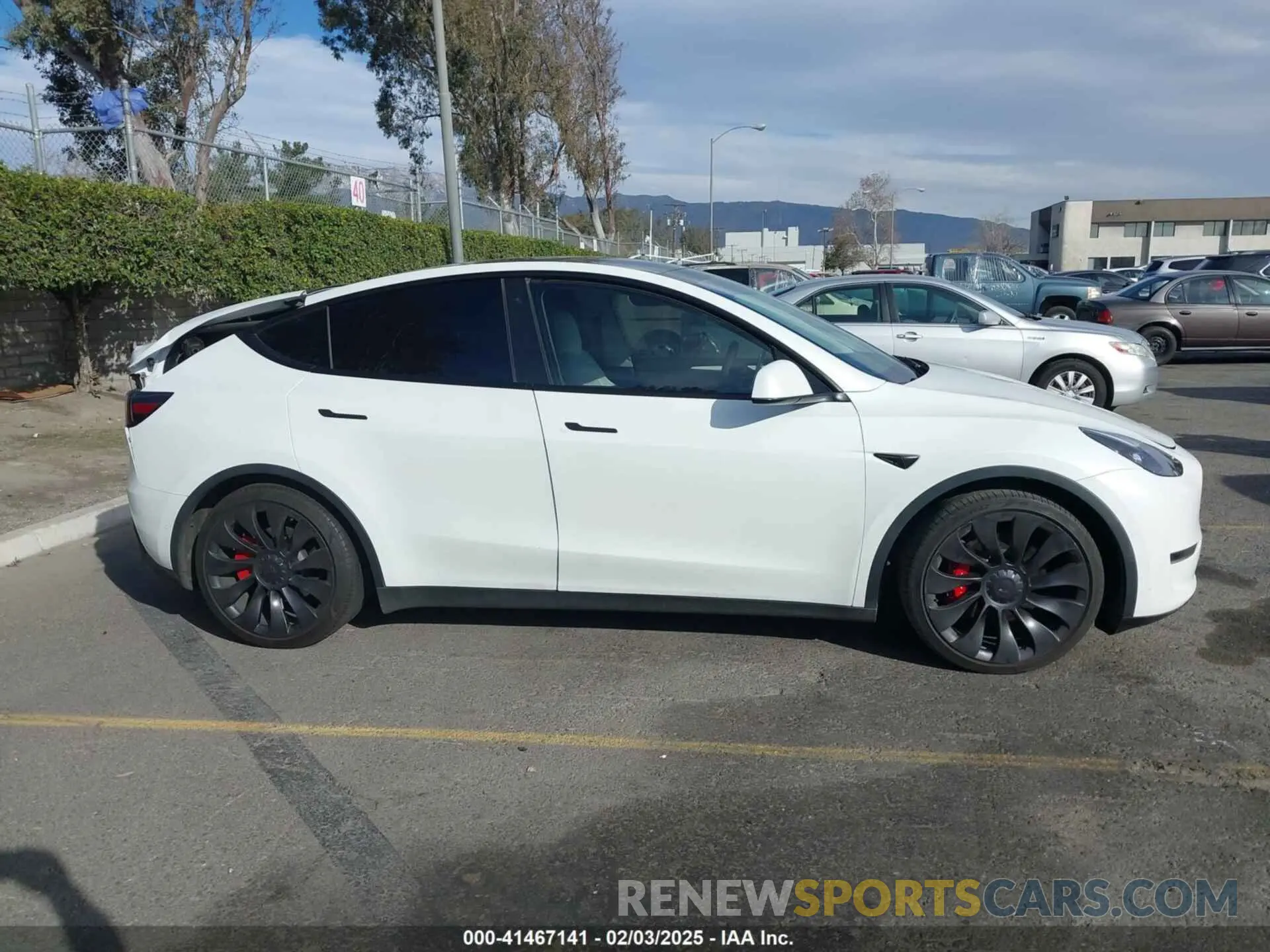 14 Photograph of a damaged car 7SAYGDEFXNF568237 TESLA MODEL Y 2022