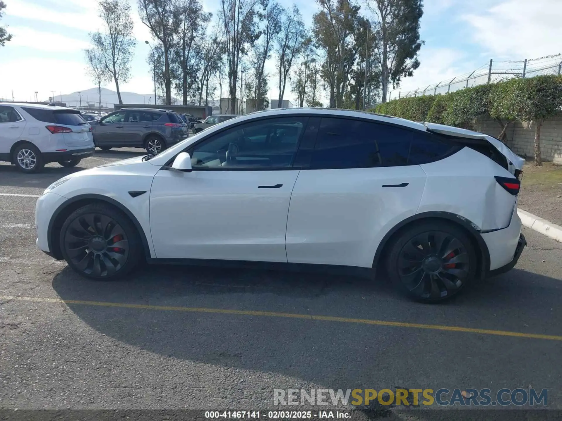 15 Photograph of a damaged car 7SAYGDEFXNF568237 TESLA MODEL Y 2022