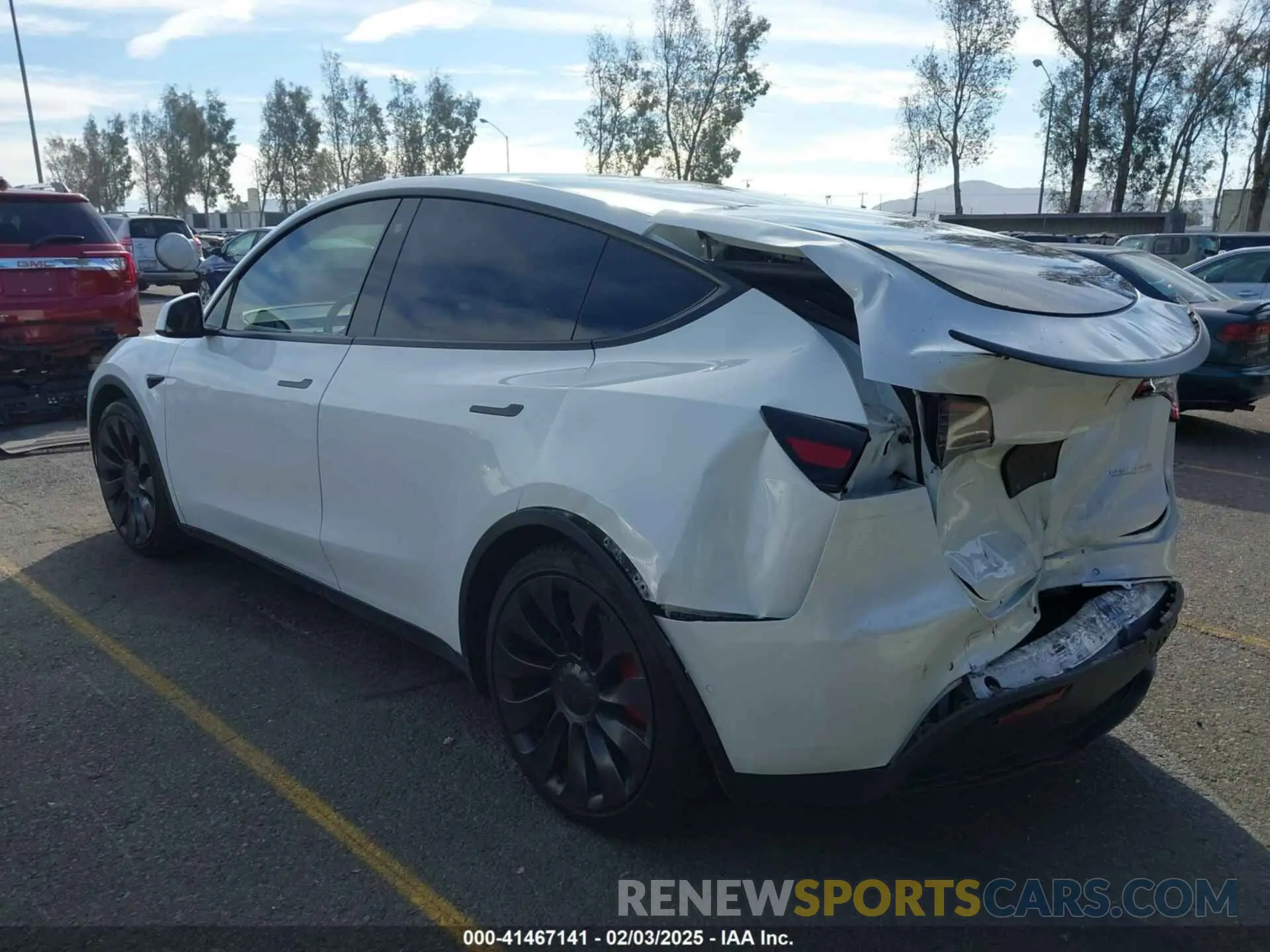 3 Photograph of a damaged car 7SAYGDEFXNF568237 TESLA MODEL Y 2022