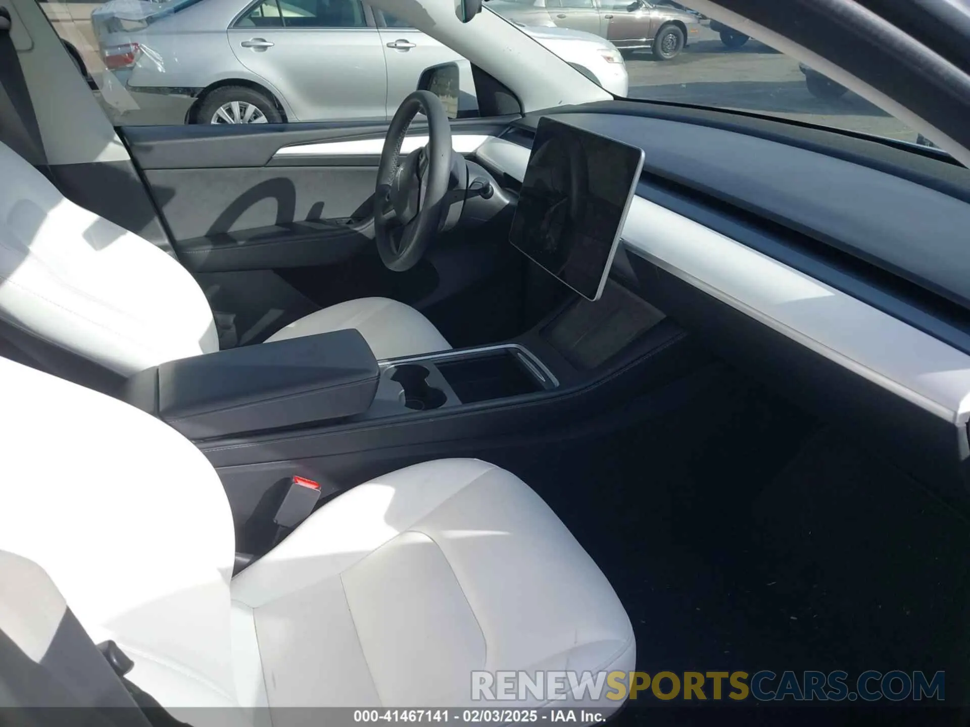 5 Photograph of a damaged car 7SAYGDEFXNF568237 TESLA MODEL Y 2022