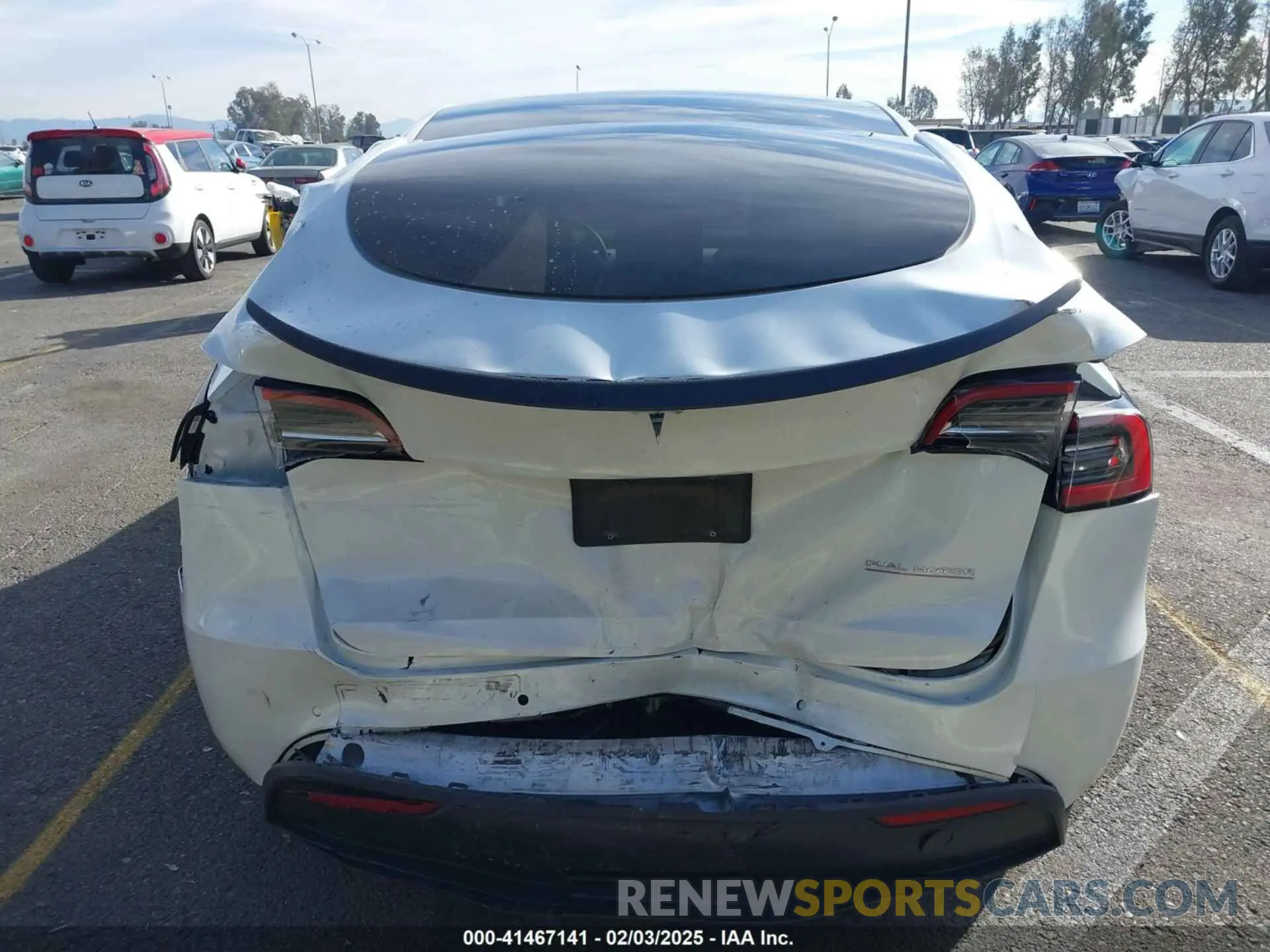6 Photograph of a damaged car 7SAYGDEFXNF568237 TESLA MODEL Y 2022