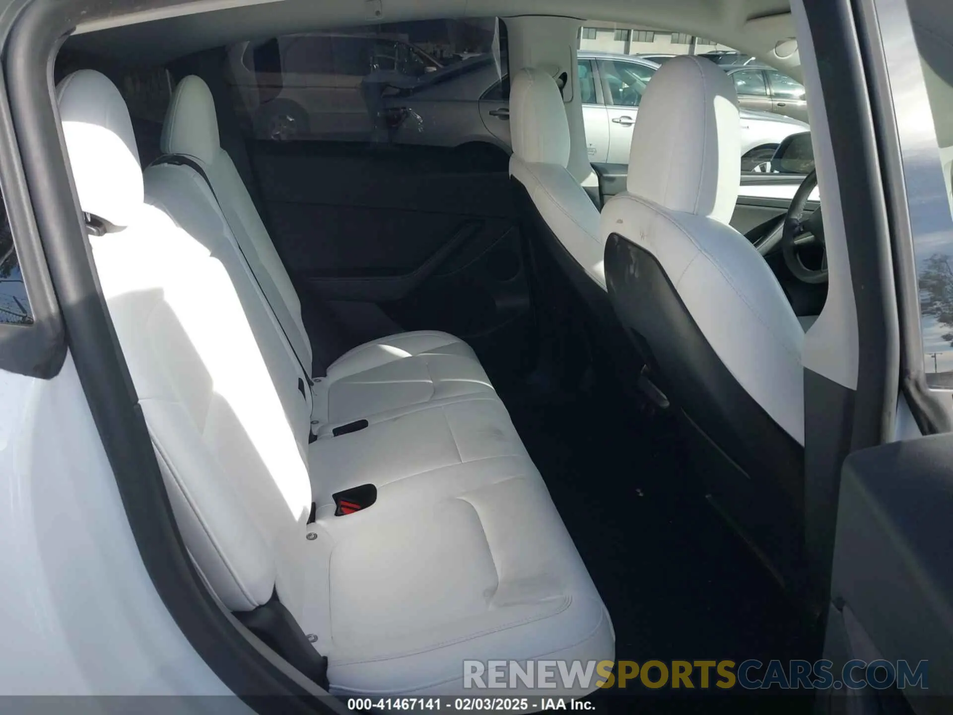 8 Photograph of a damaged car 7SAYGDEFXNF568237 TESLA MODEL Y 2022