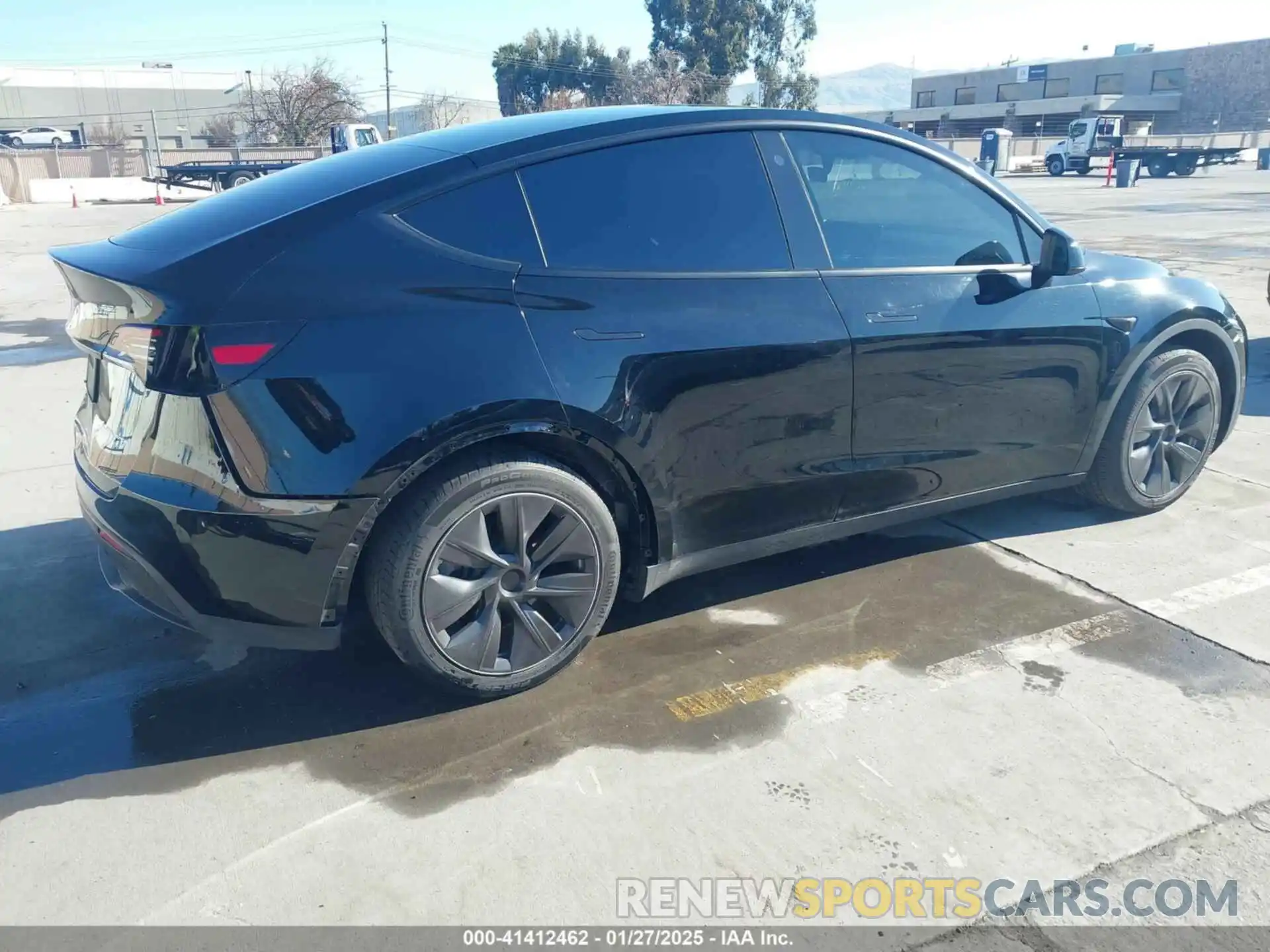 4 Photograph of a damaged car 7SAYGAEE0PF612822 TESLA MODEL Y 2023