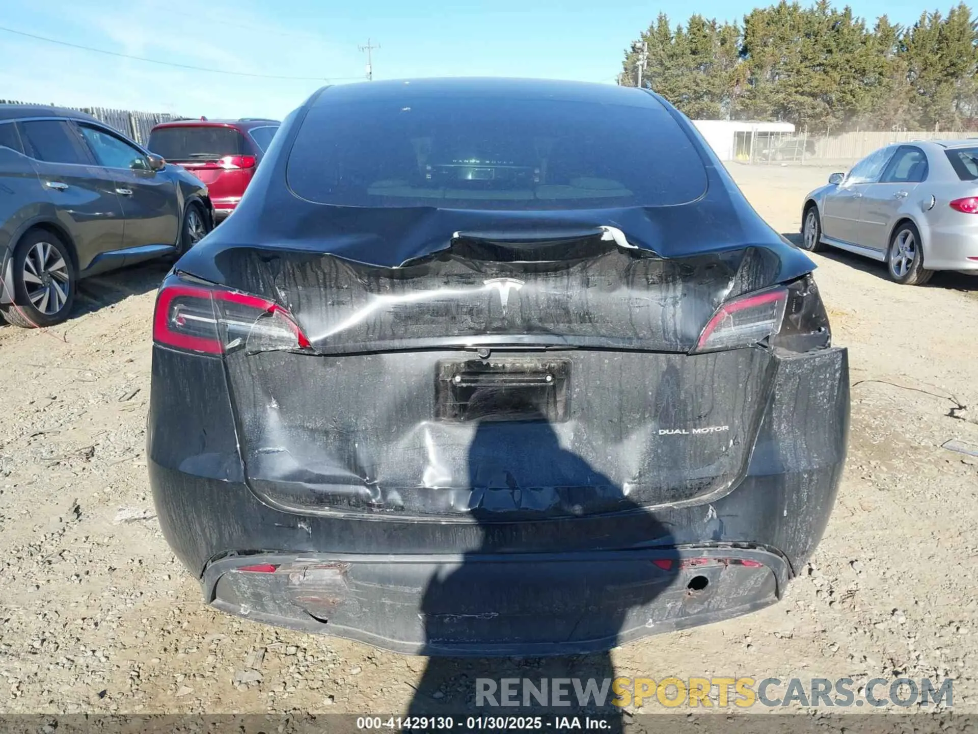 16 Photograph of a damaged car 7SAYGAEE0PF646470 TESLA MODEL Y 2023
