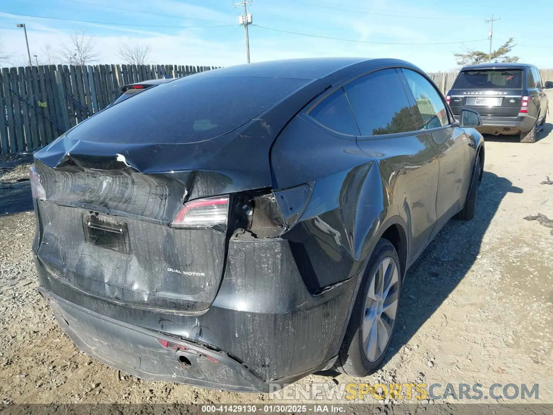 4 Photograph of a damaged car 7SAYGAEE0PF646470 TESLA MODEL Y 2023
