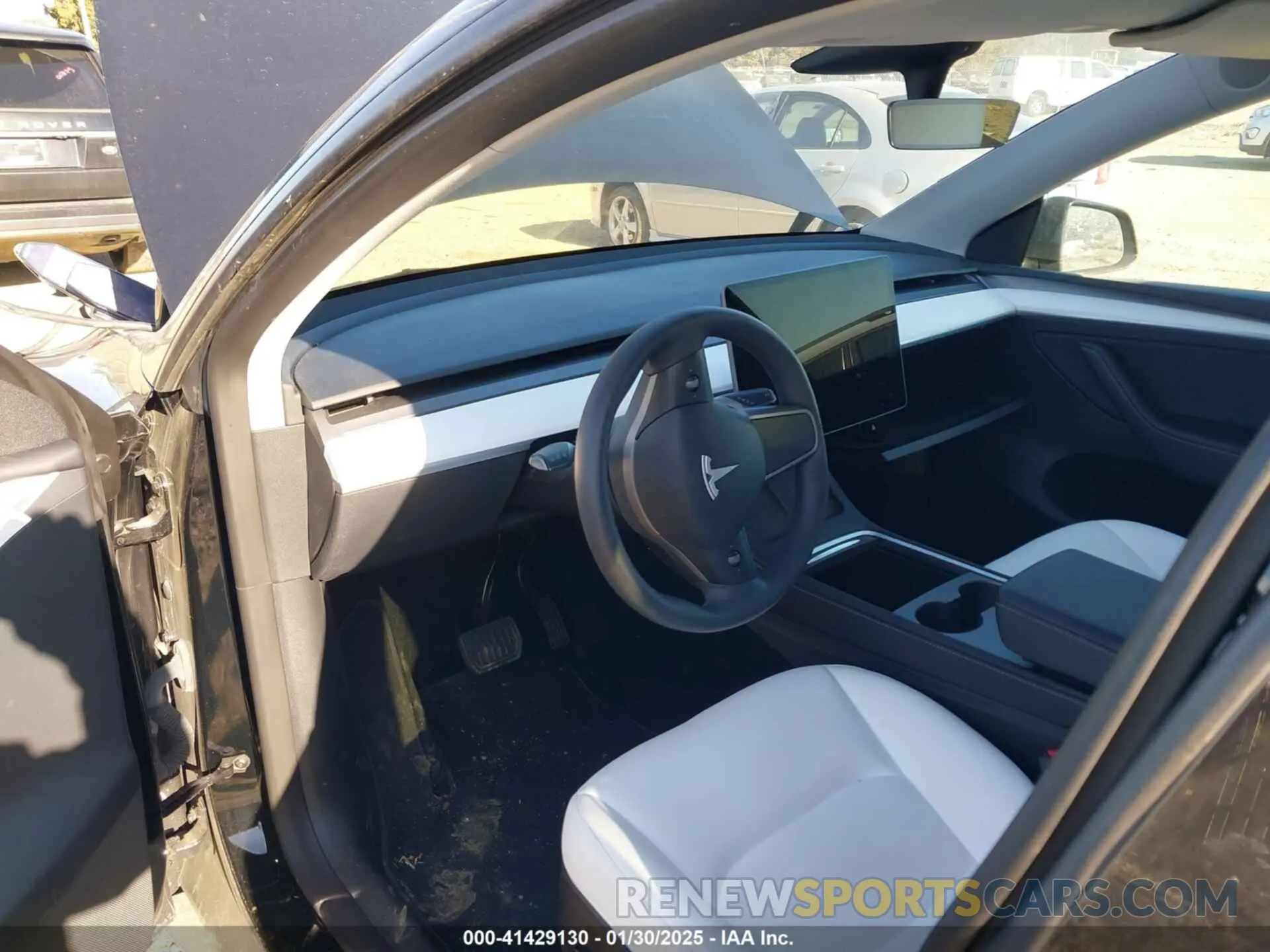 5 Photograph of a damaged car 7SAYGAEE0PF646470 TESLA MODEL Y 2023